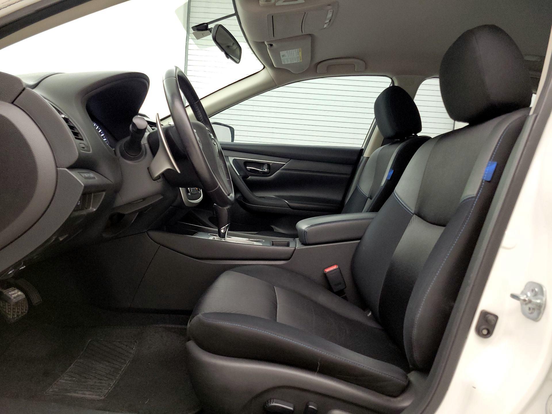 Thumbnail: 2016 Nissan Altima - 11