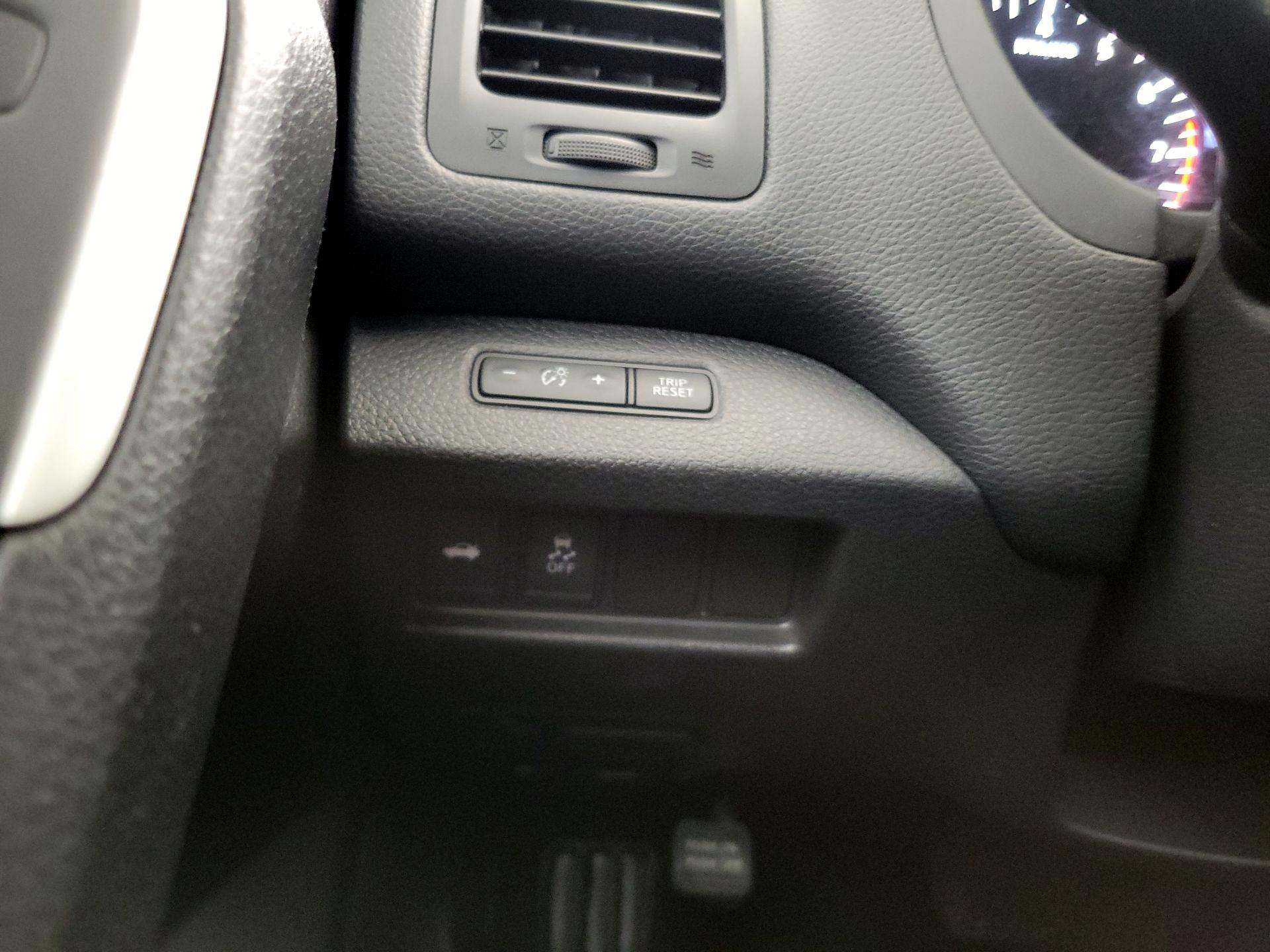 Thumbnail: 2016 Nissan Altima - 13