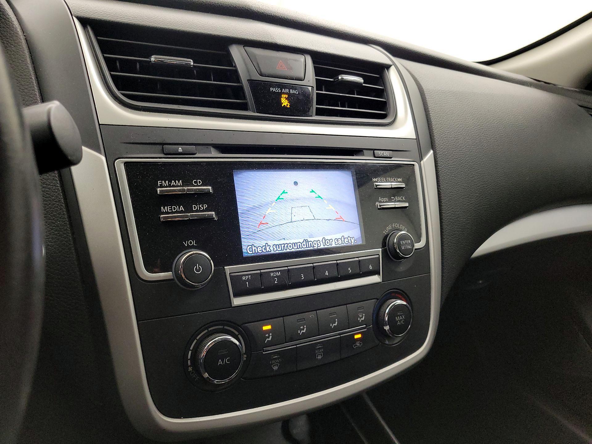 Thumbnail: 2016 Nissan Altima - 14