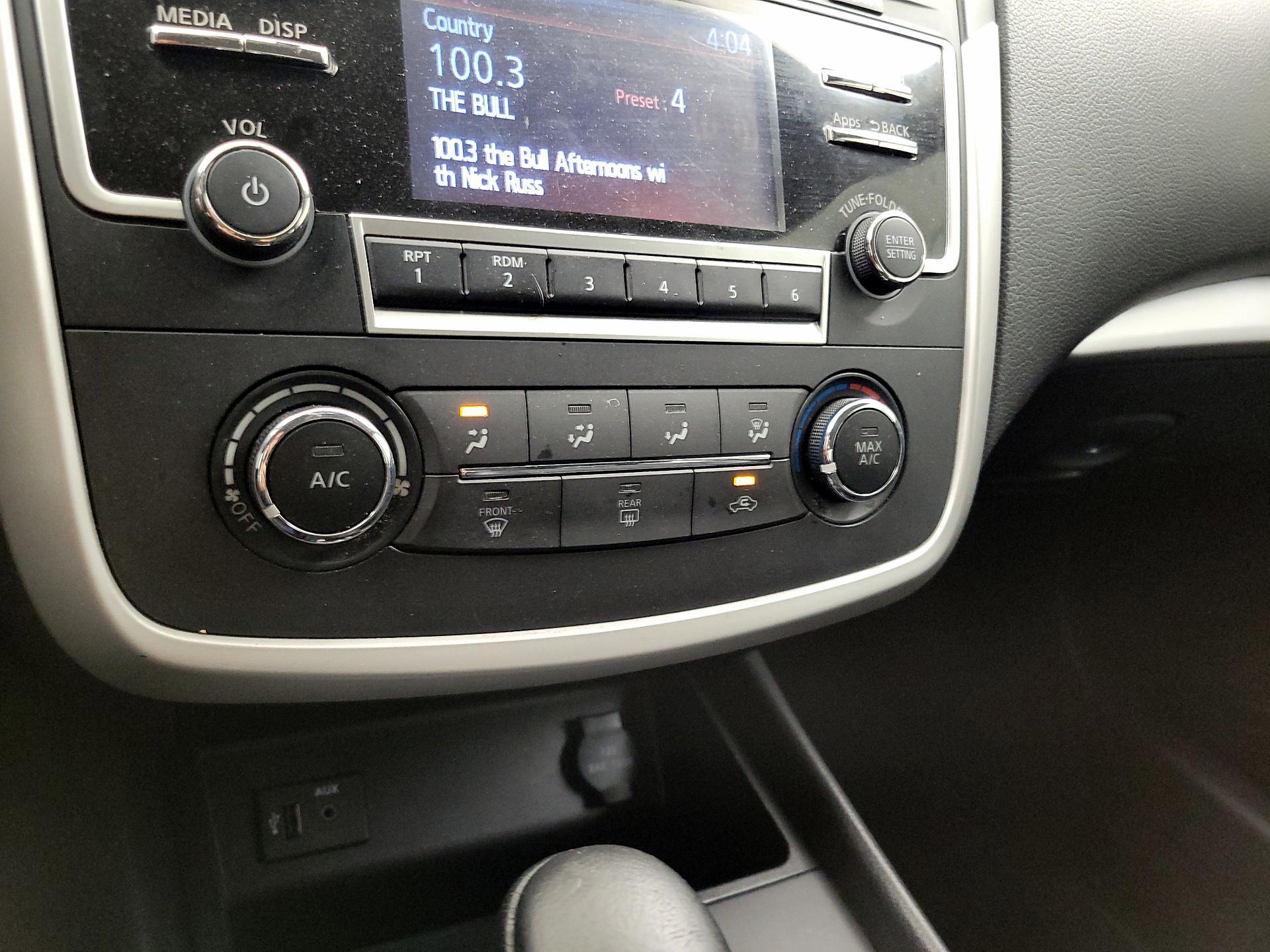 Thumbnail: 2016 Nissan Altima - 16