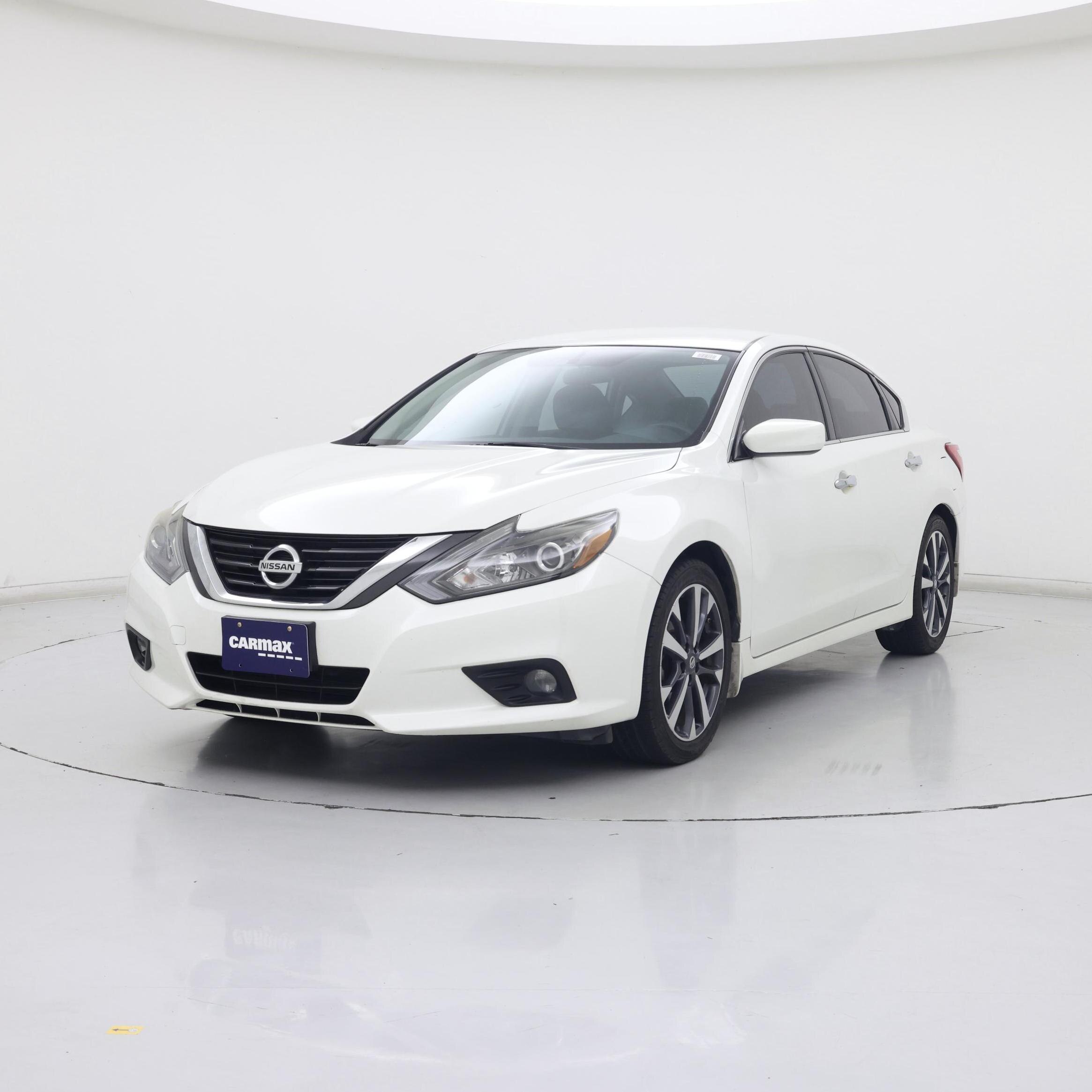 Thumbnail: 2016 Nissan Altima - 4