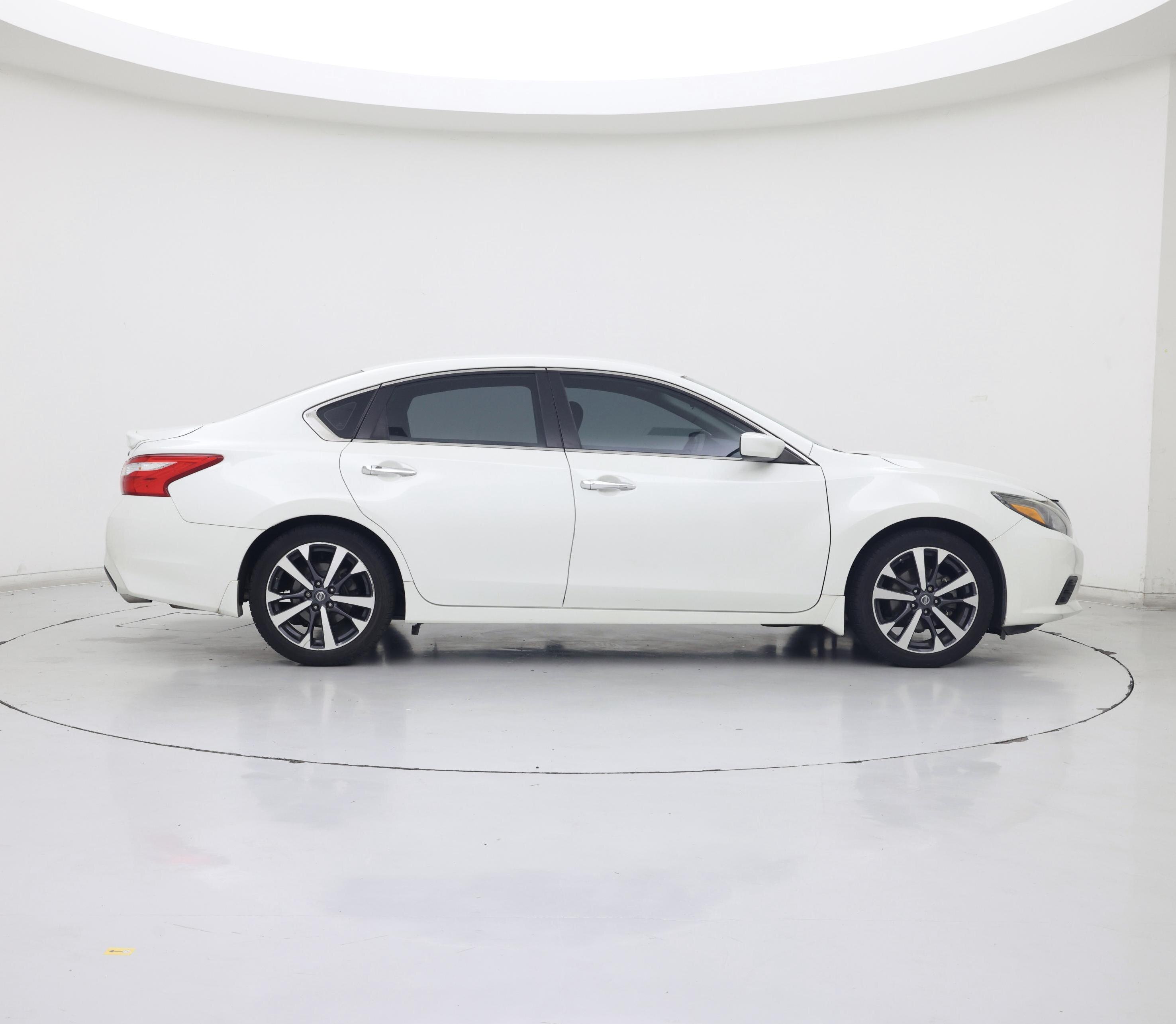 Thumbnail: 2016 Nissan Altima - 7