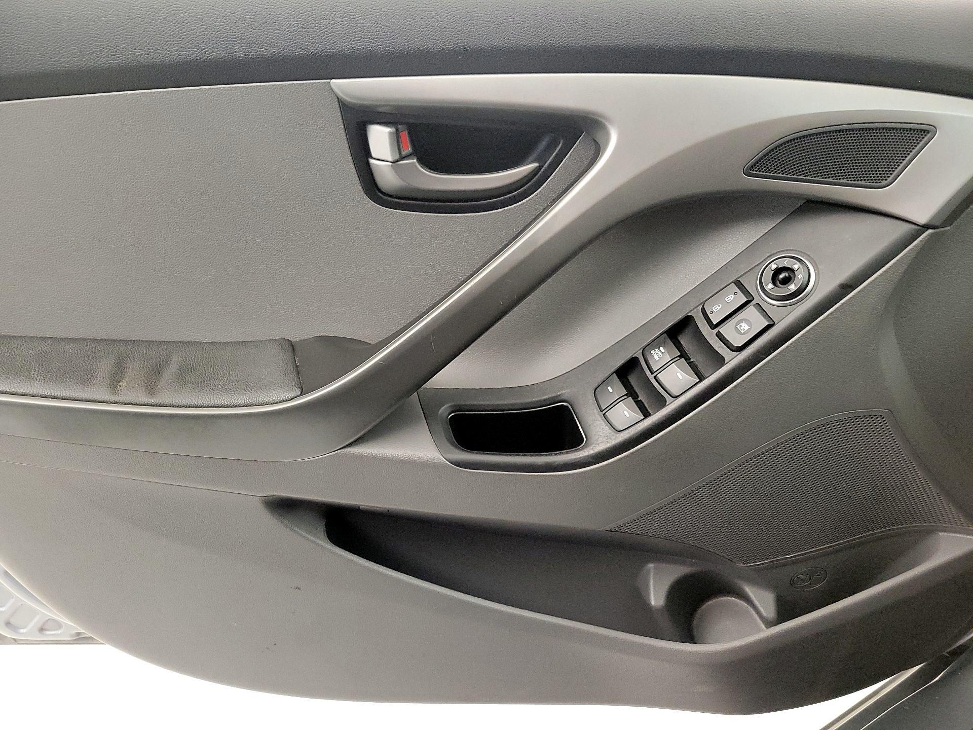 Thumbnail: 2016 Hyundai Elantra - 12