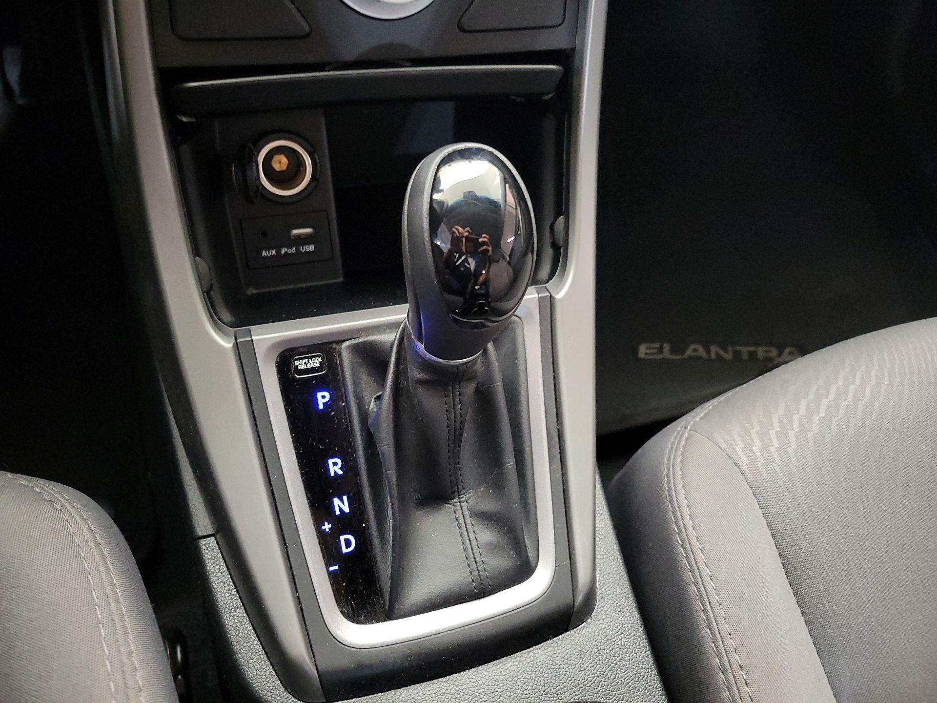 Thumbnail: 2016 Hyundai Elantra - 16