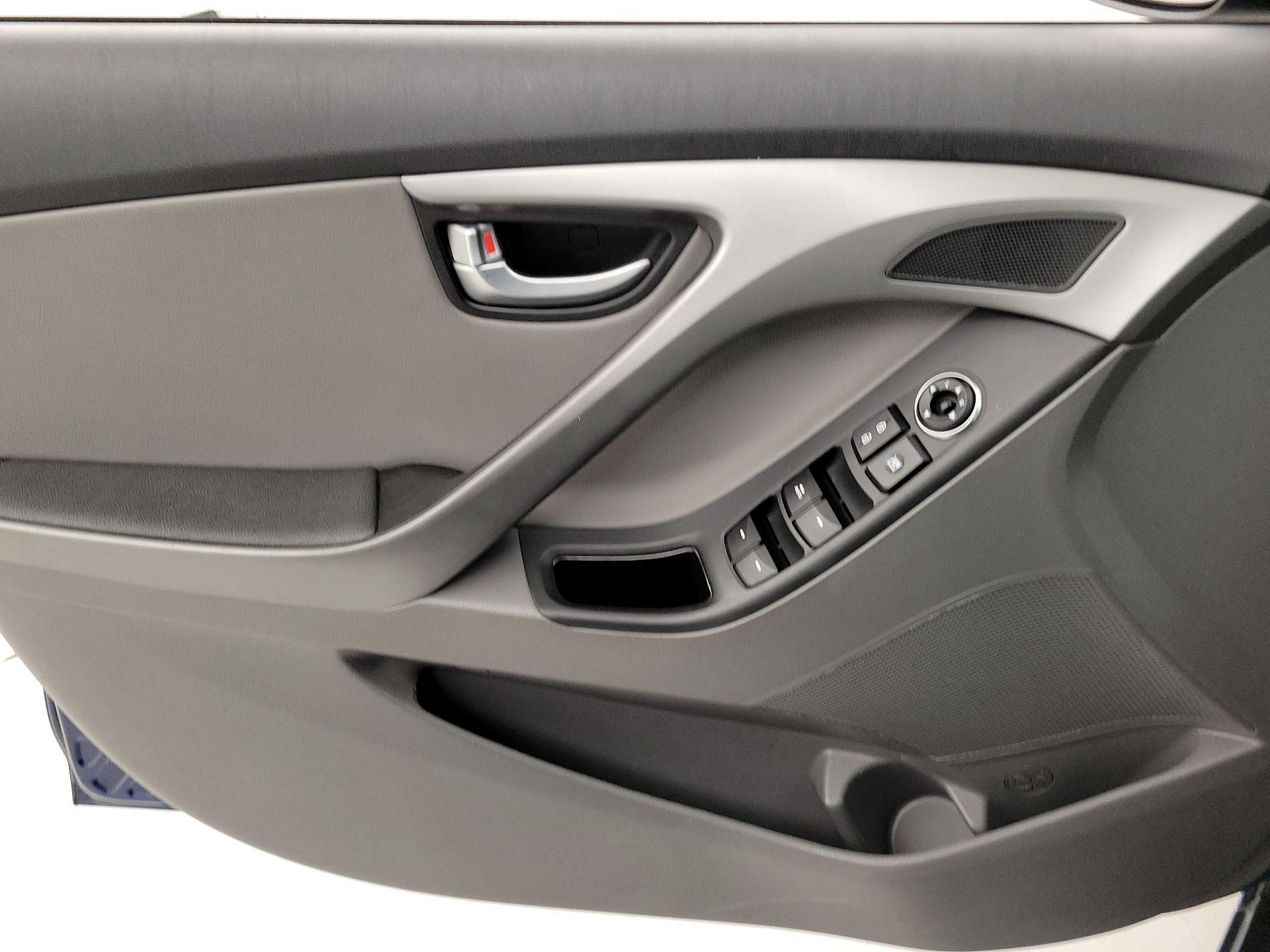 Thumbnail: 2016 Hyundai Elantra - 12