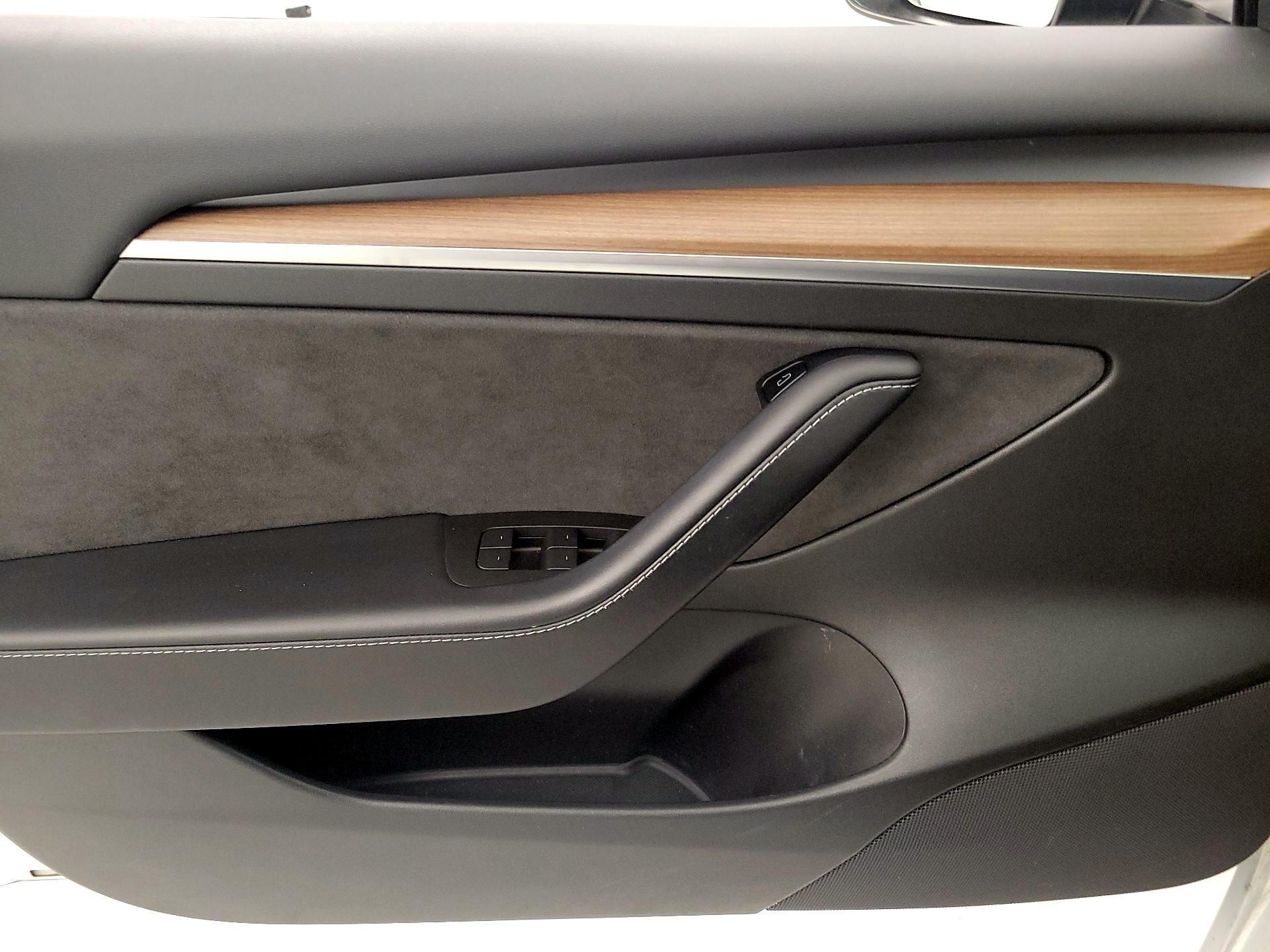 Thumbnail: 2021 Tesla Model 3 - 12