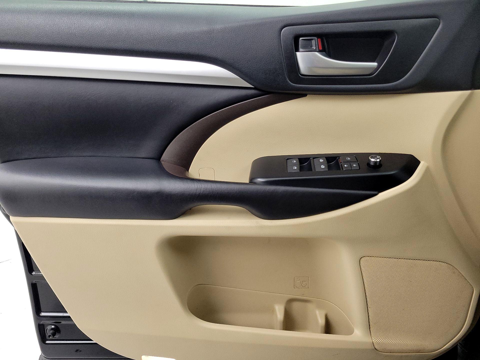 Thumbnail: 2018 Toyota Highlander - 12