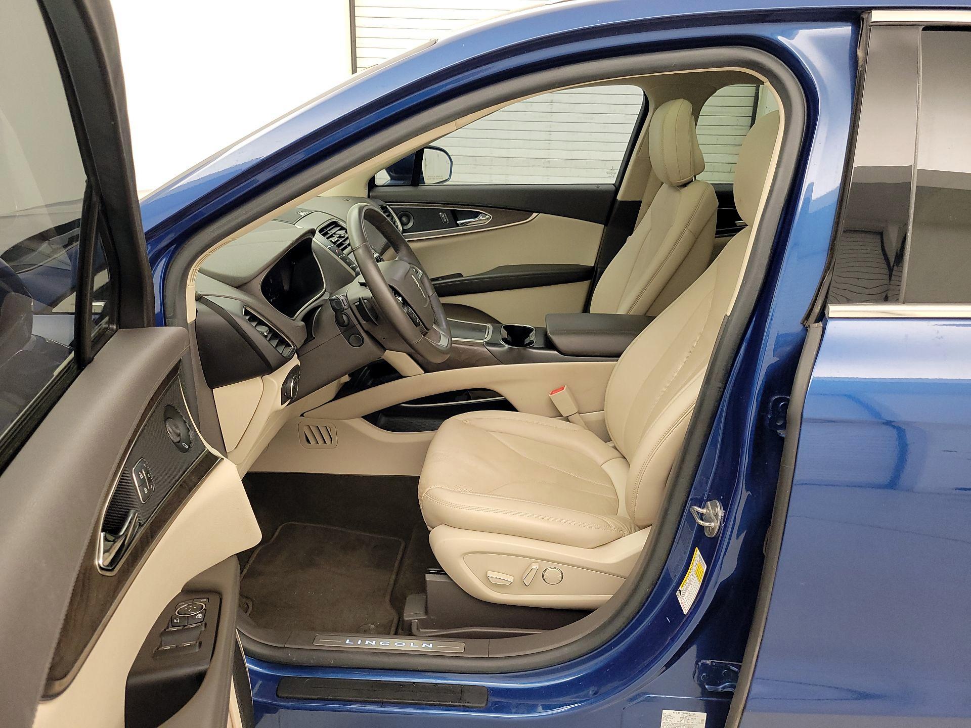 Thumbnail: 2020 Lincoln Nautilus - 11