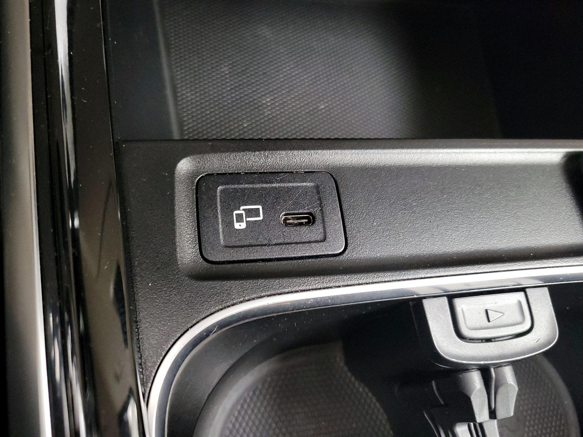 Thumbnail: 2021 Mercedes-Benz GLB - 18