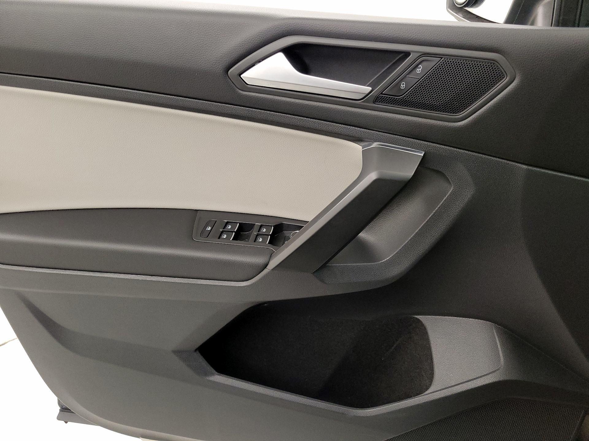 Thumbnail: 2021 Volkswagen Tiguan - 12