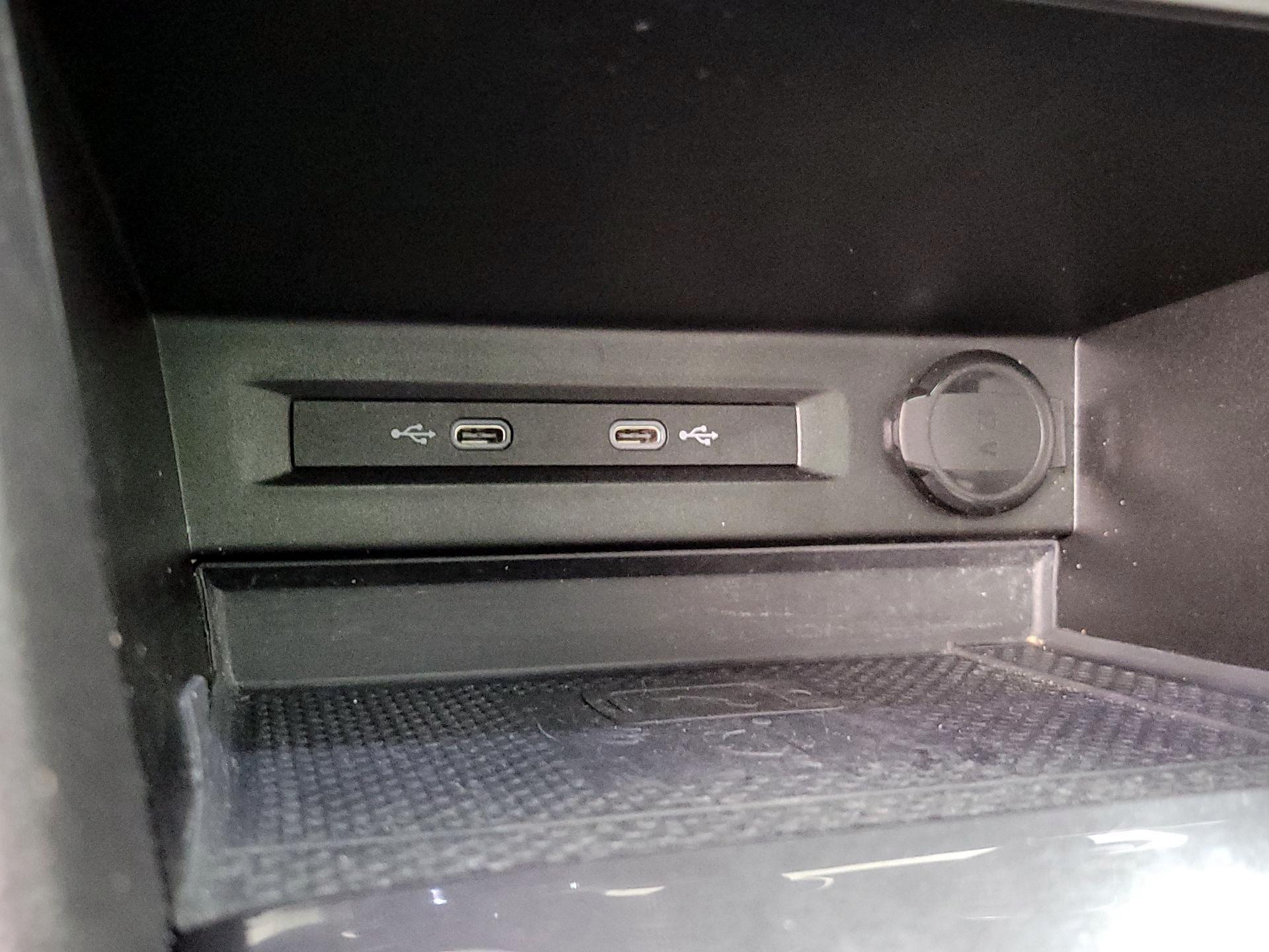 Thumbnail: 2021 Volkswagen Tiguan - 18