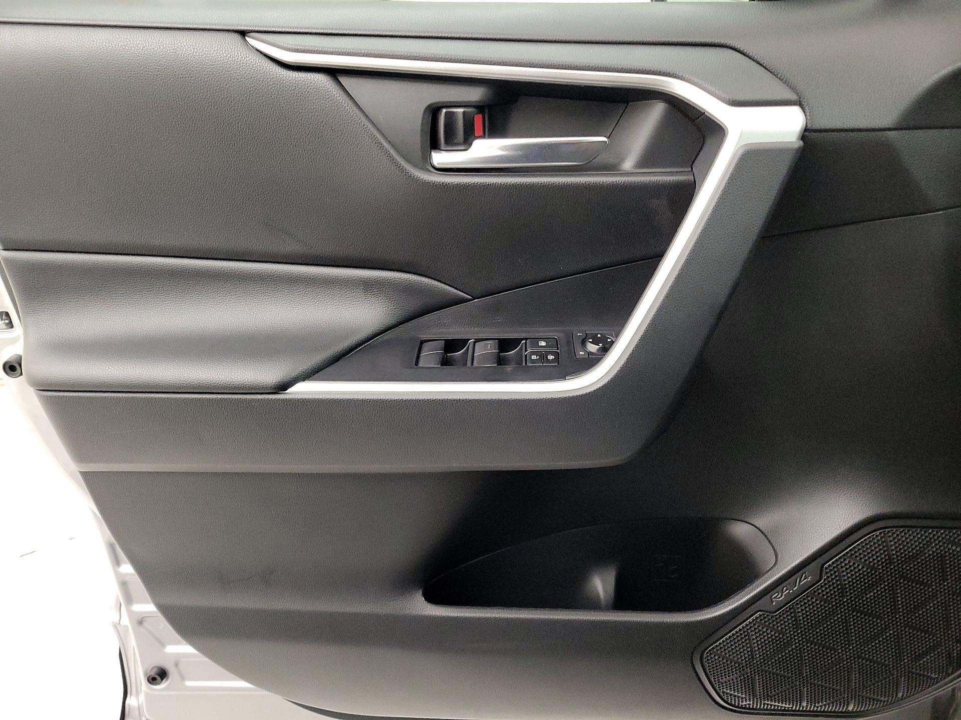 Thumbnail: 2021 Toyota RAV4 - 12