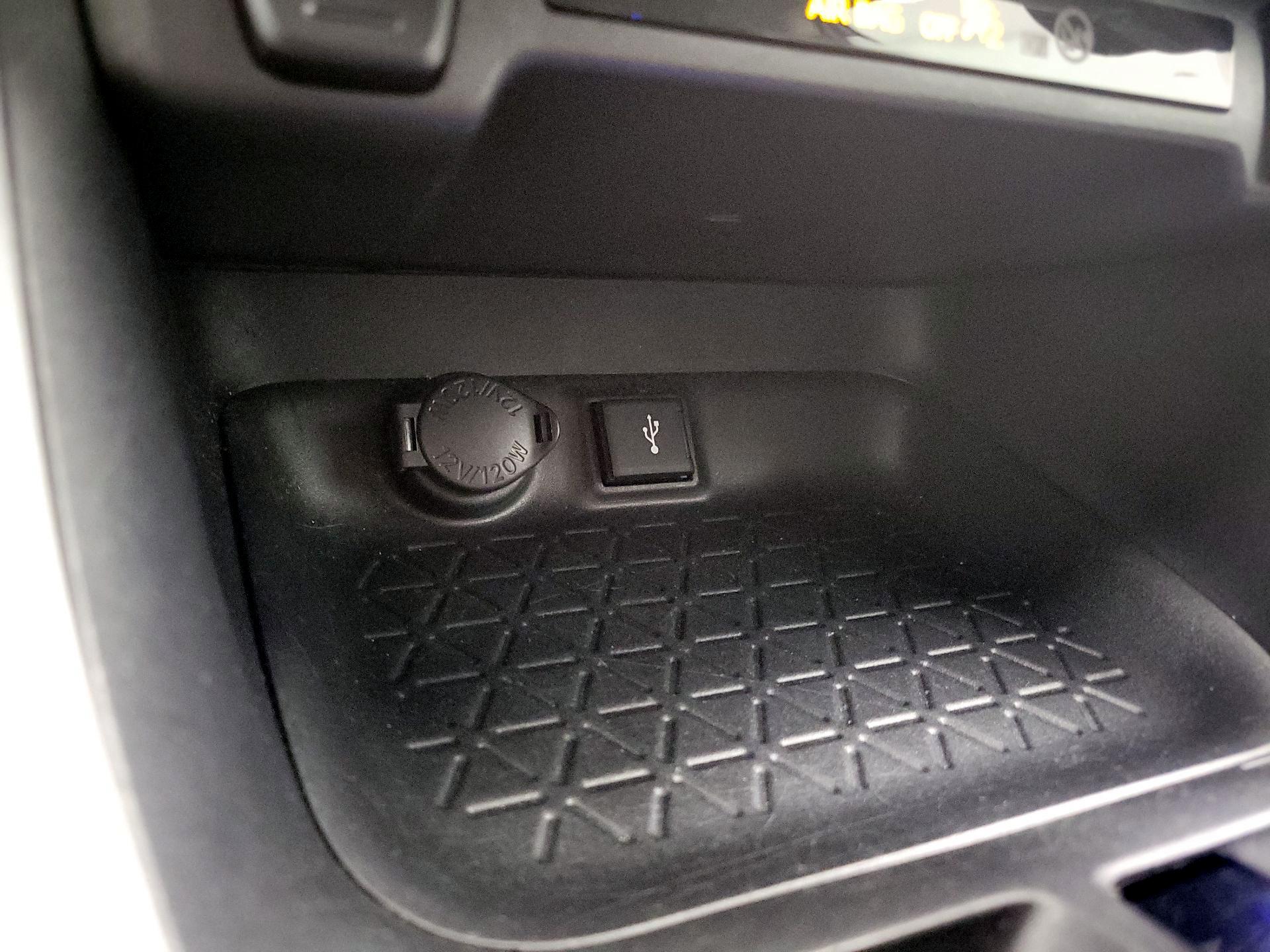 Thumbnail: 2021 Toyota RAV4 - 18