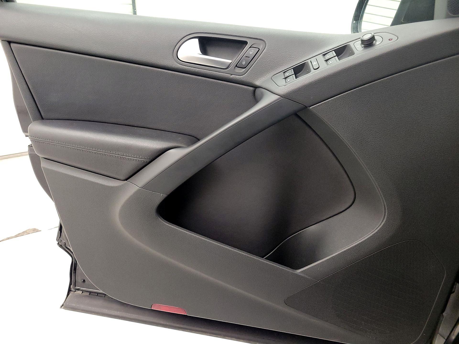 Thumbnail: 2017 Volkswagen Tiguan - 12