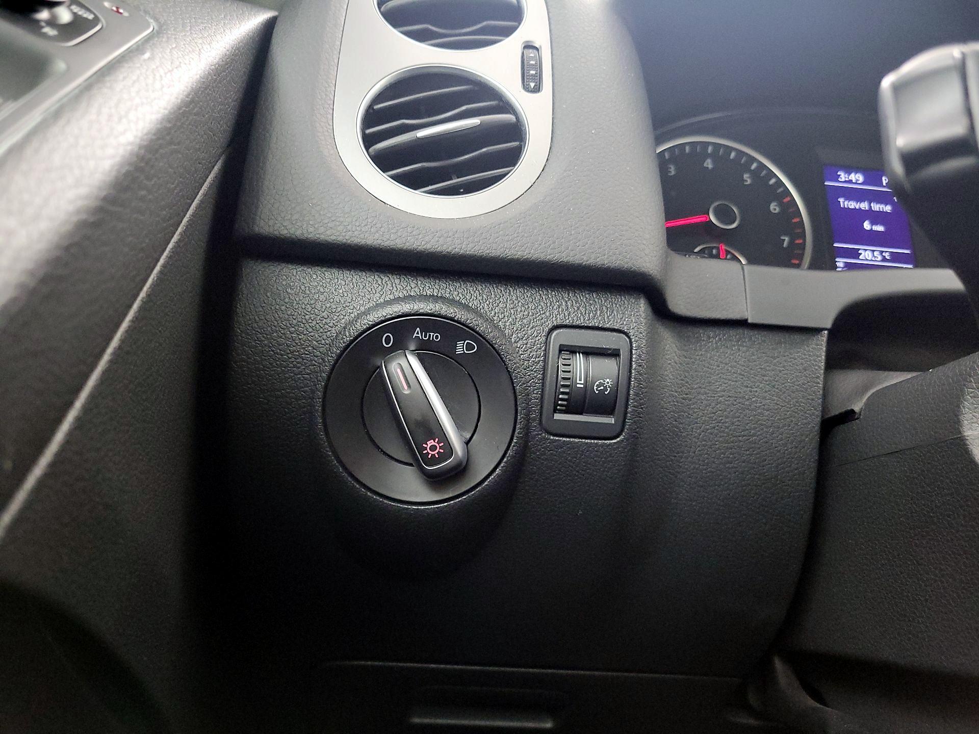 Thumbnail: 2017 Volkswagen Tiguan - 13