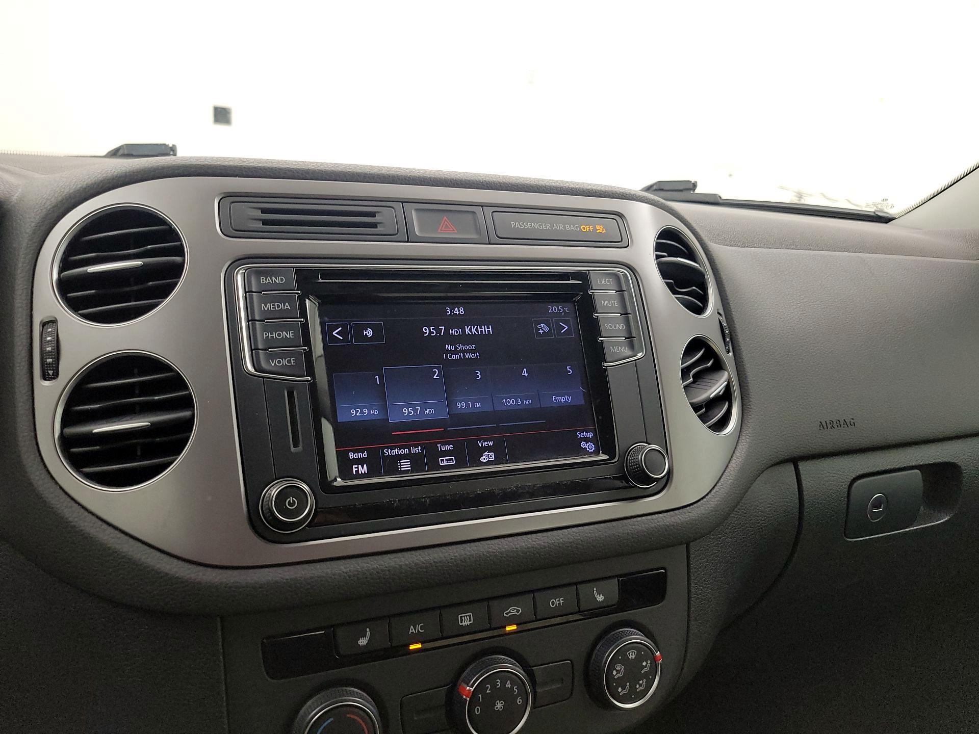 Thumbnail: 2017 Volkswagen Tiguan - 15