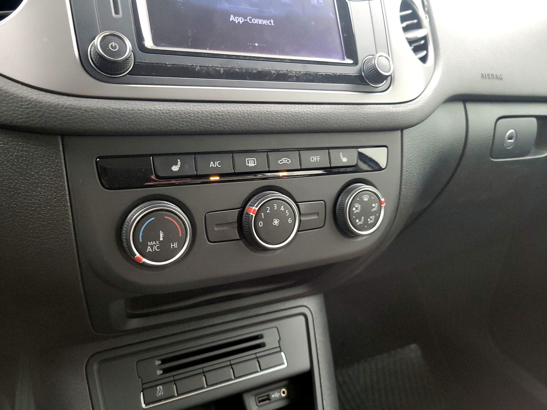 Thumbnail: 2017 Volkswagen Tiguan - 16