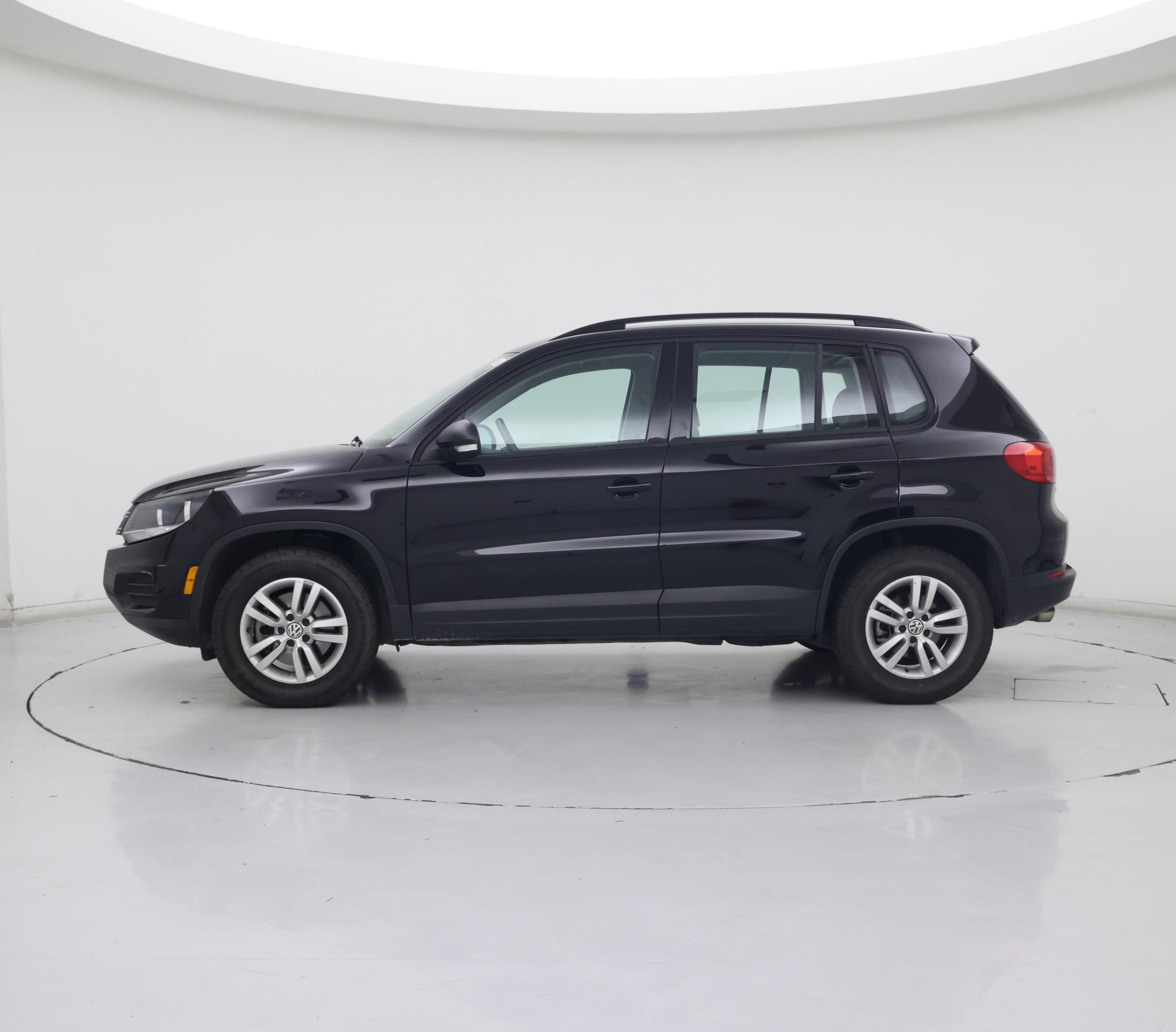 Thumbnail: 2017 Volkswagen Tiguan - 3