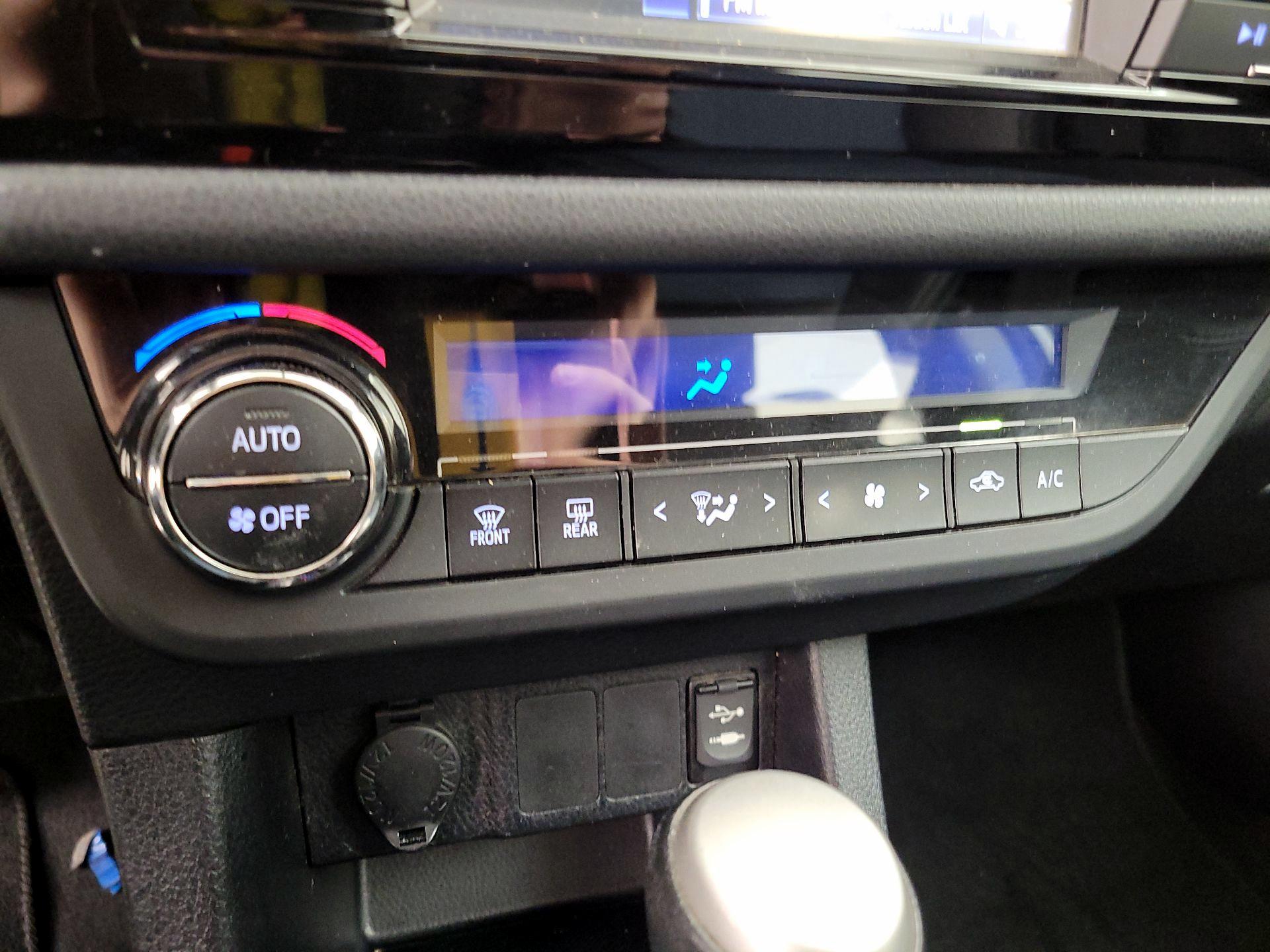 Thumbnail: 2014 Toyota Corolla - 16