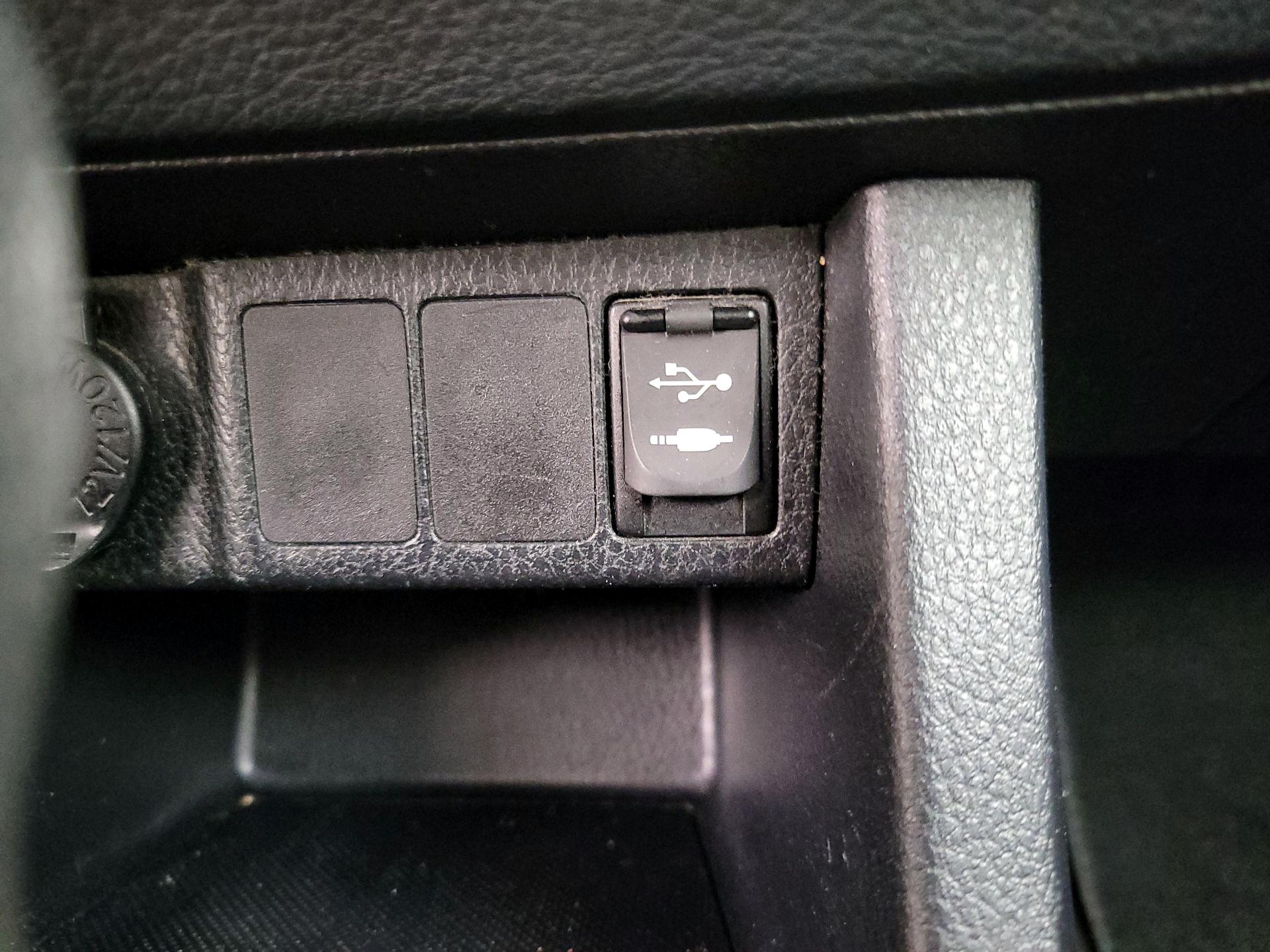 Thumbnail: 2014 Toyota Corolla - 18