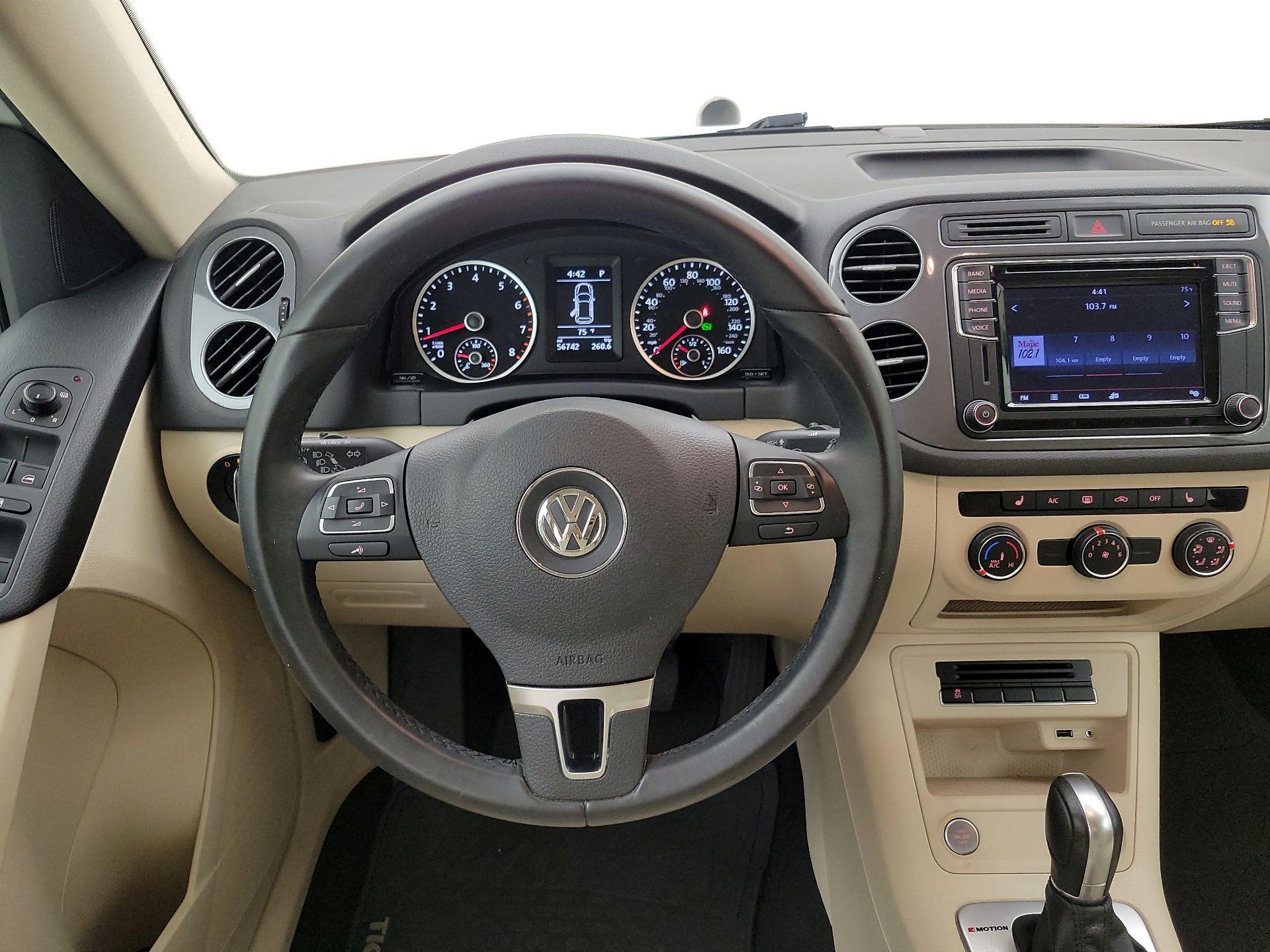 Thumbnail: 2017 Volkswagen Tiguan - 10