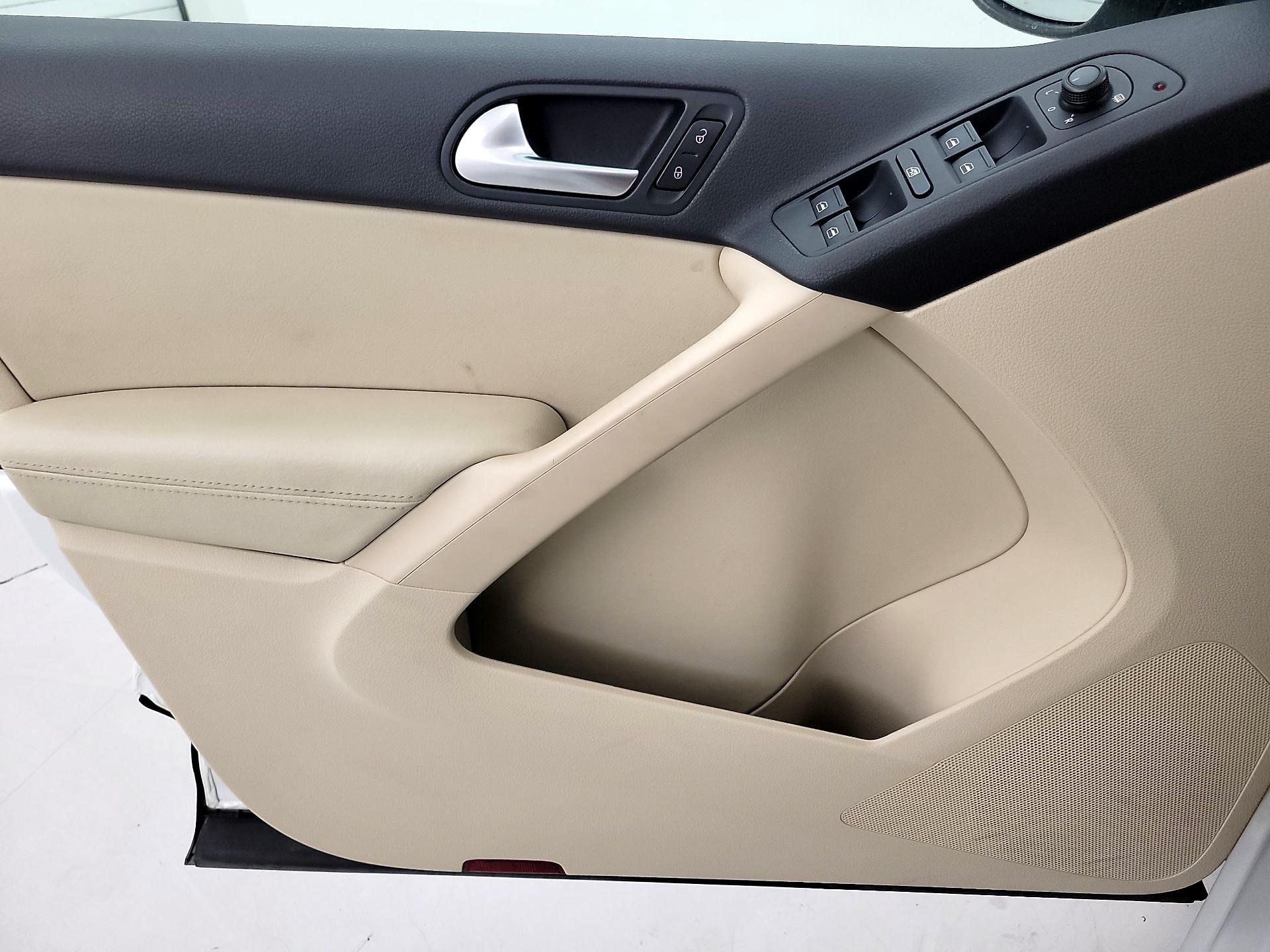 Thumbnail: 2017 Volkswagen Tiguan - 12