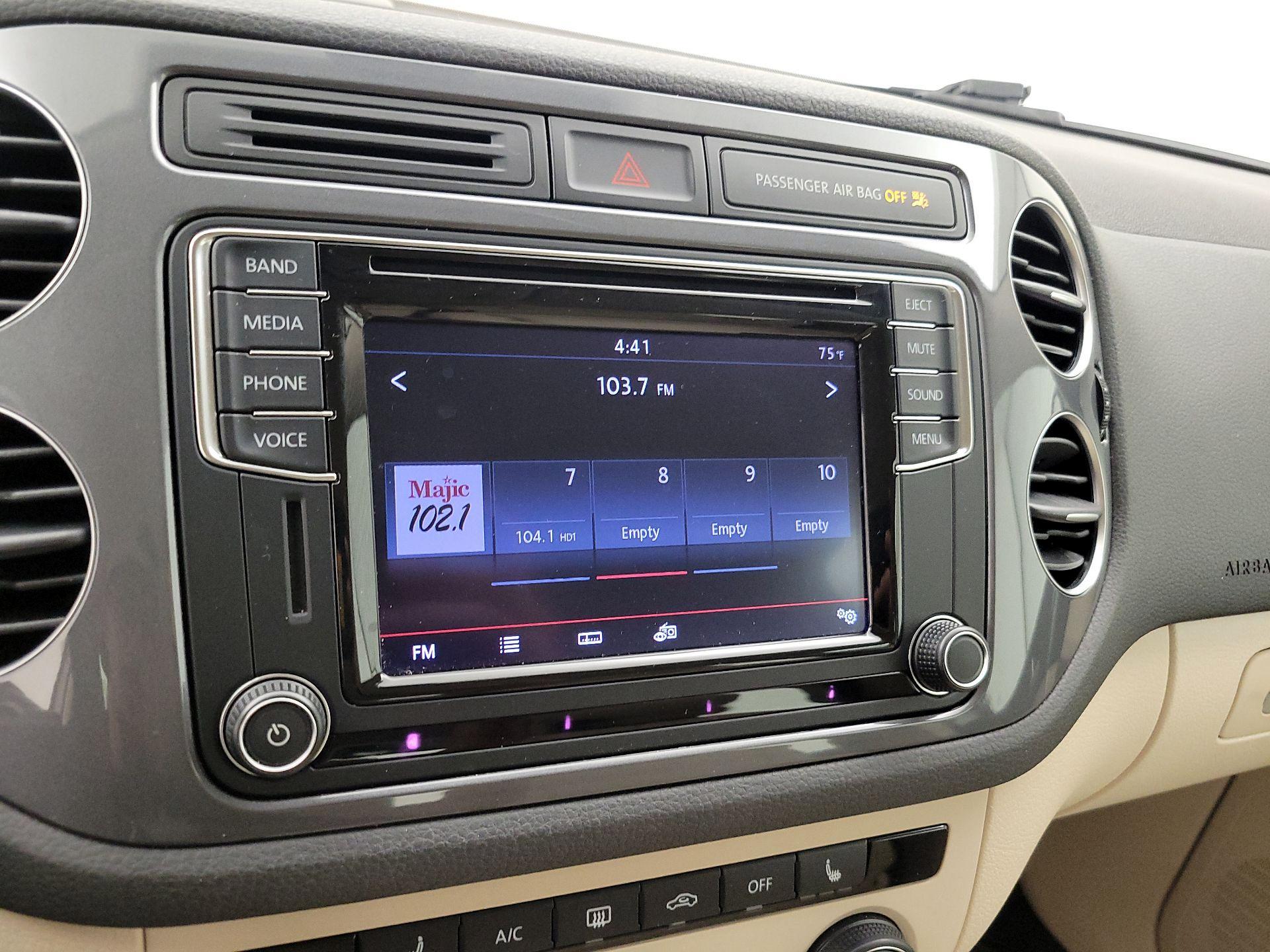 Thumbnail: 2017 Volkswagen Tiguan - 15