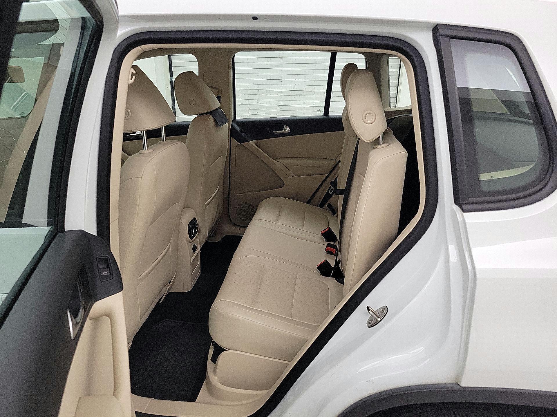 Thumbnail: 2017 Volkswagen Tiguan - 19