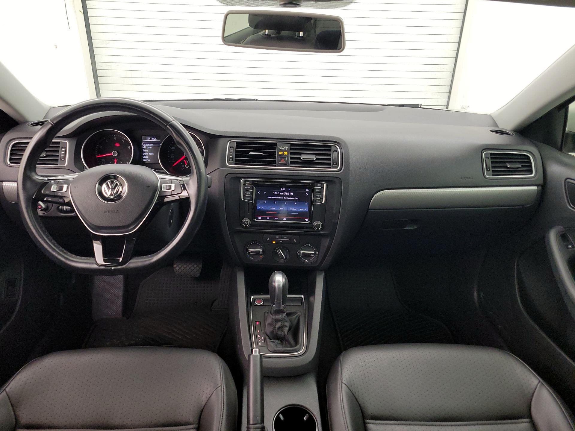 Thumbnail: 2017 Volkswagen Jetta - 9