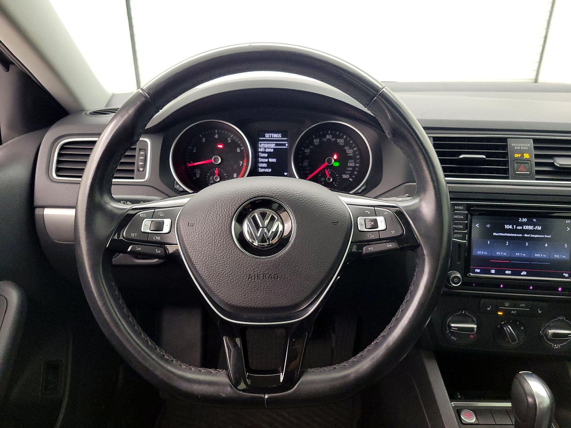 Thumbnail: 2017 Volkswagen Jetta - 10
