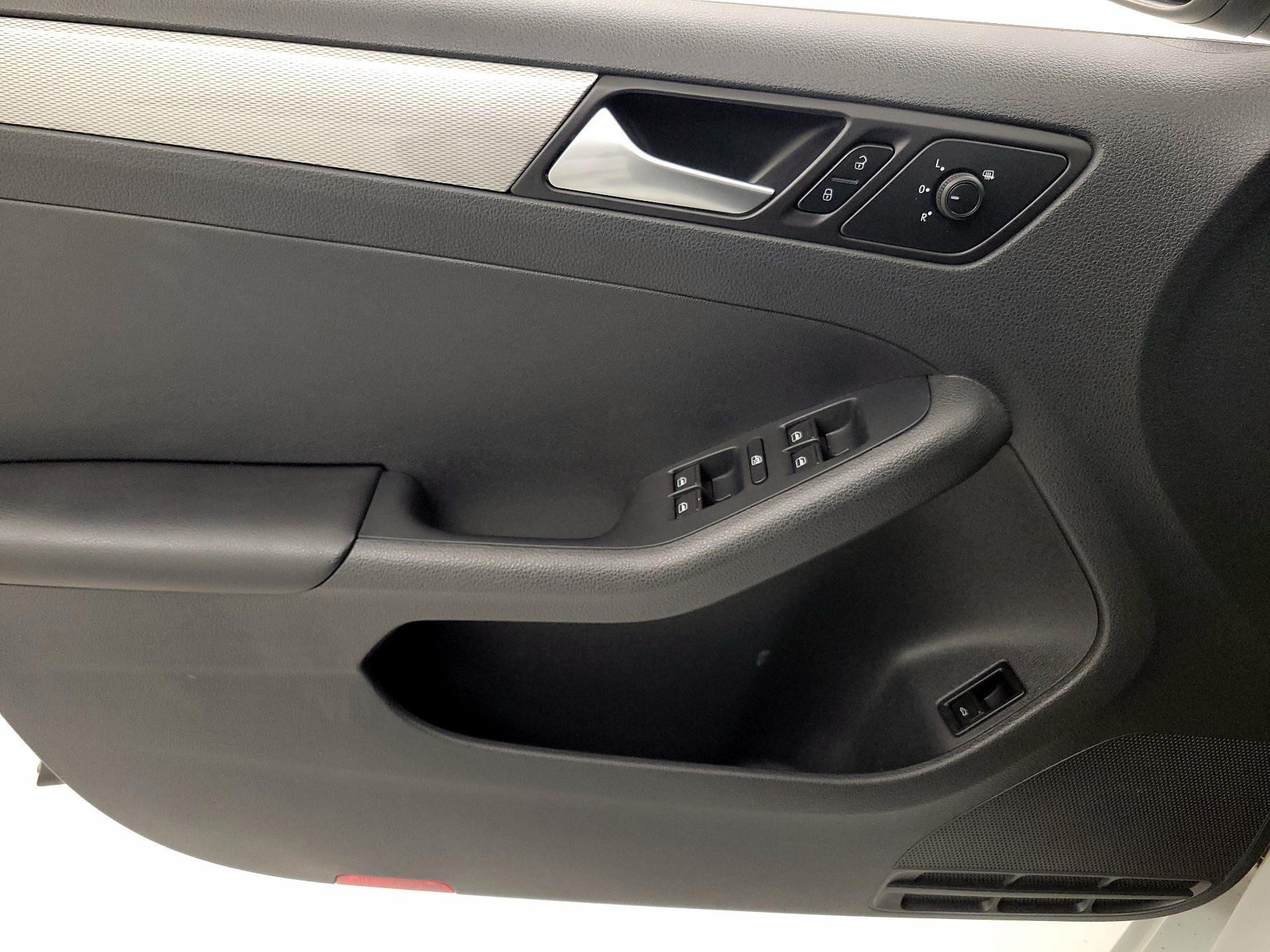 Thumbnail: 2017 Volkswagen Jetta - 12