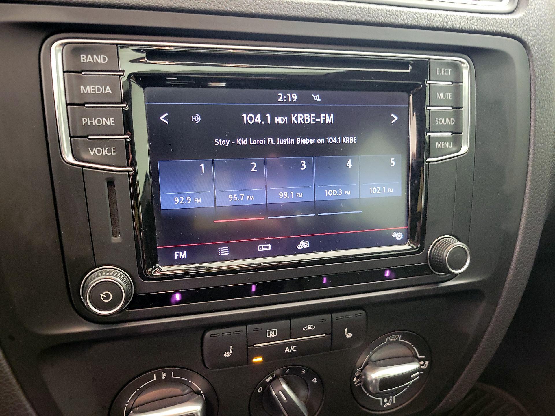 Thumbnail: 2017 Volkswagen Jetta - 15