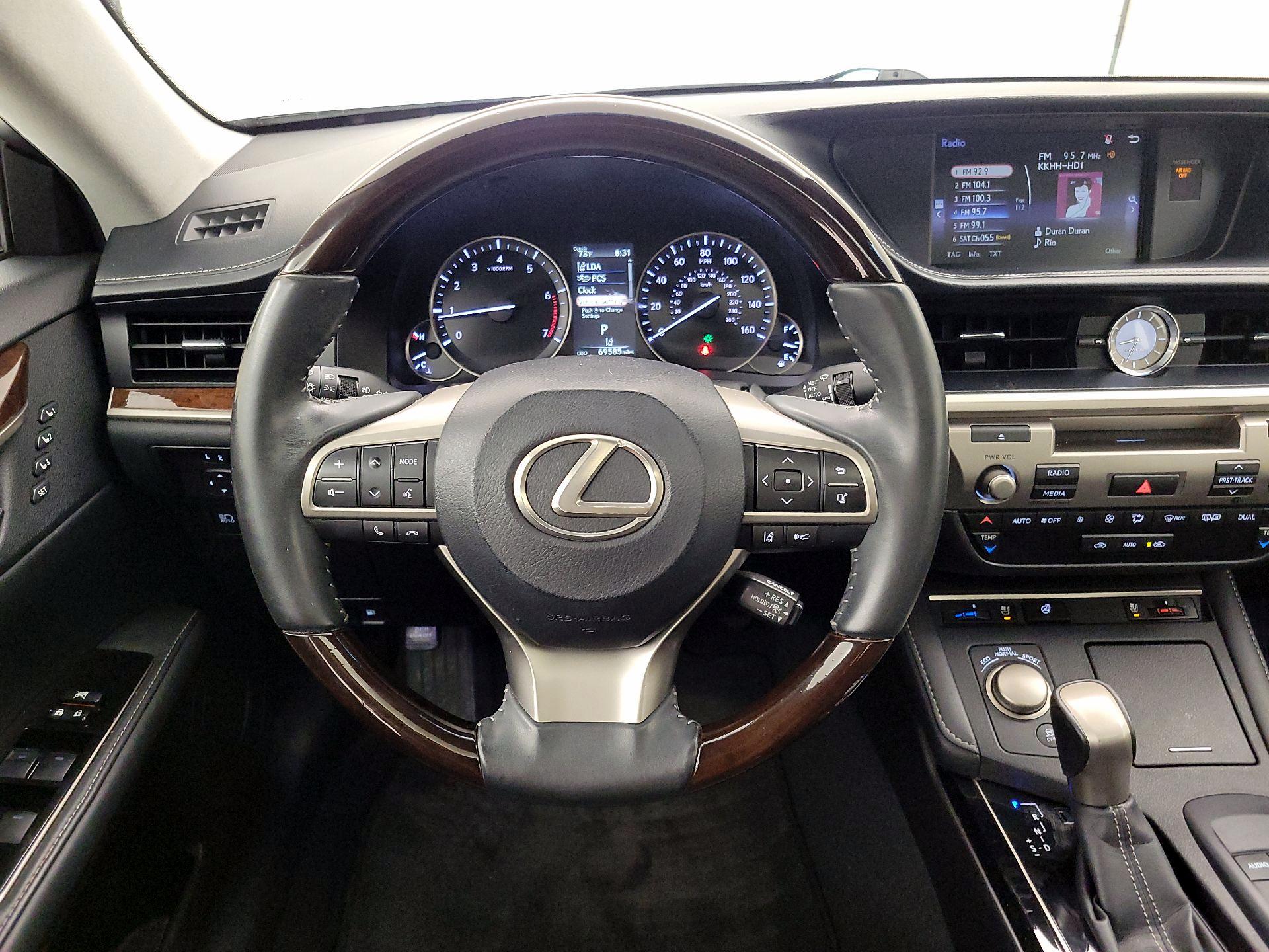 Thumbnail: 2017 Lexus ES - 10