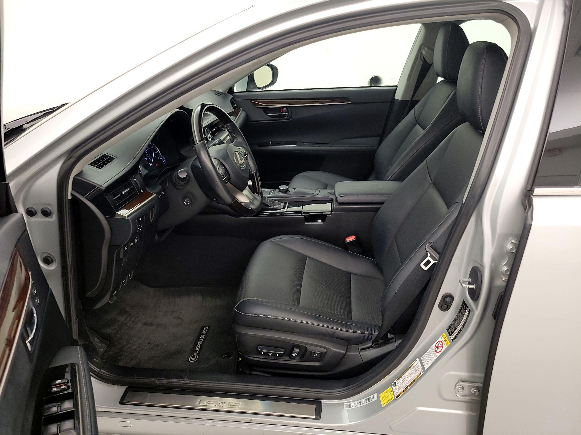 Thumbnail: 2017 Lexus ES - 11