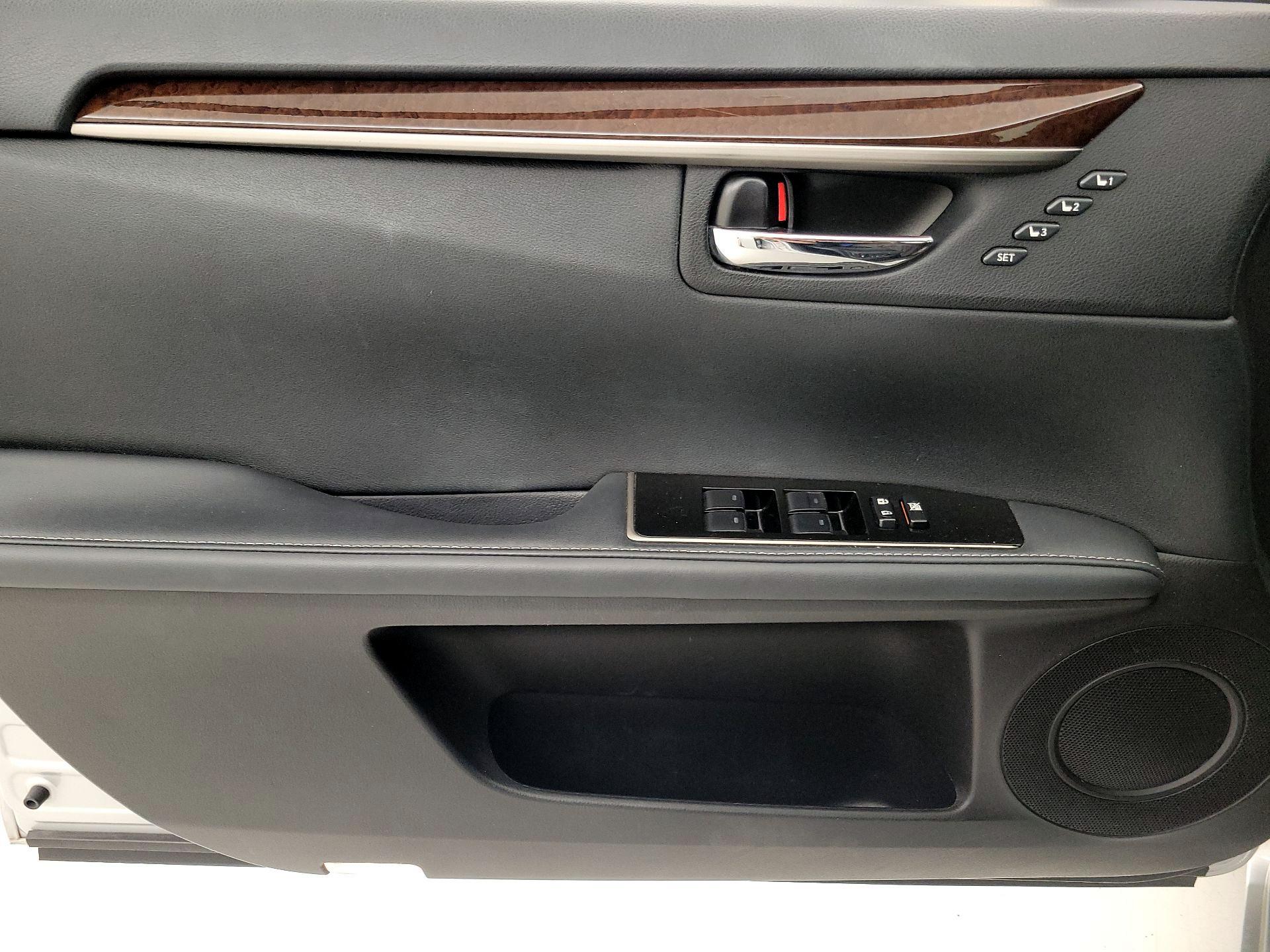 Thumbnail: 2017 Lexus ES - 12