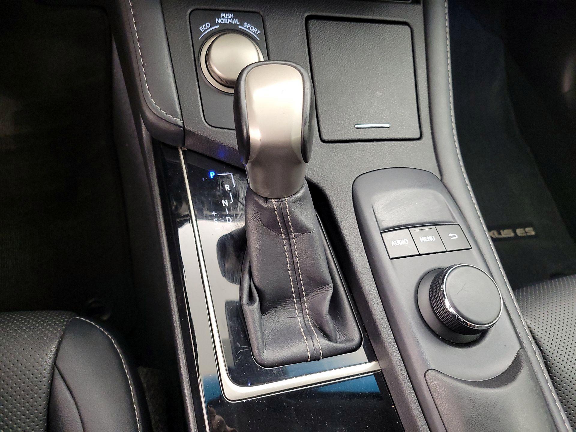 Thumbnail: 2017 Lexus ES - 17