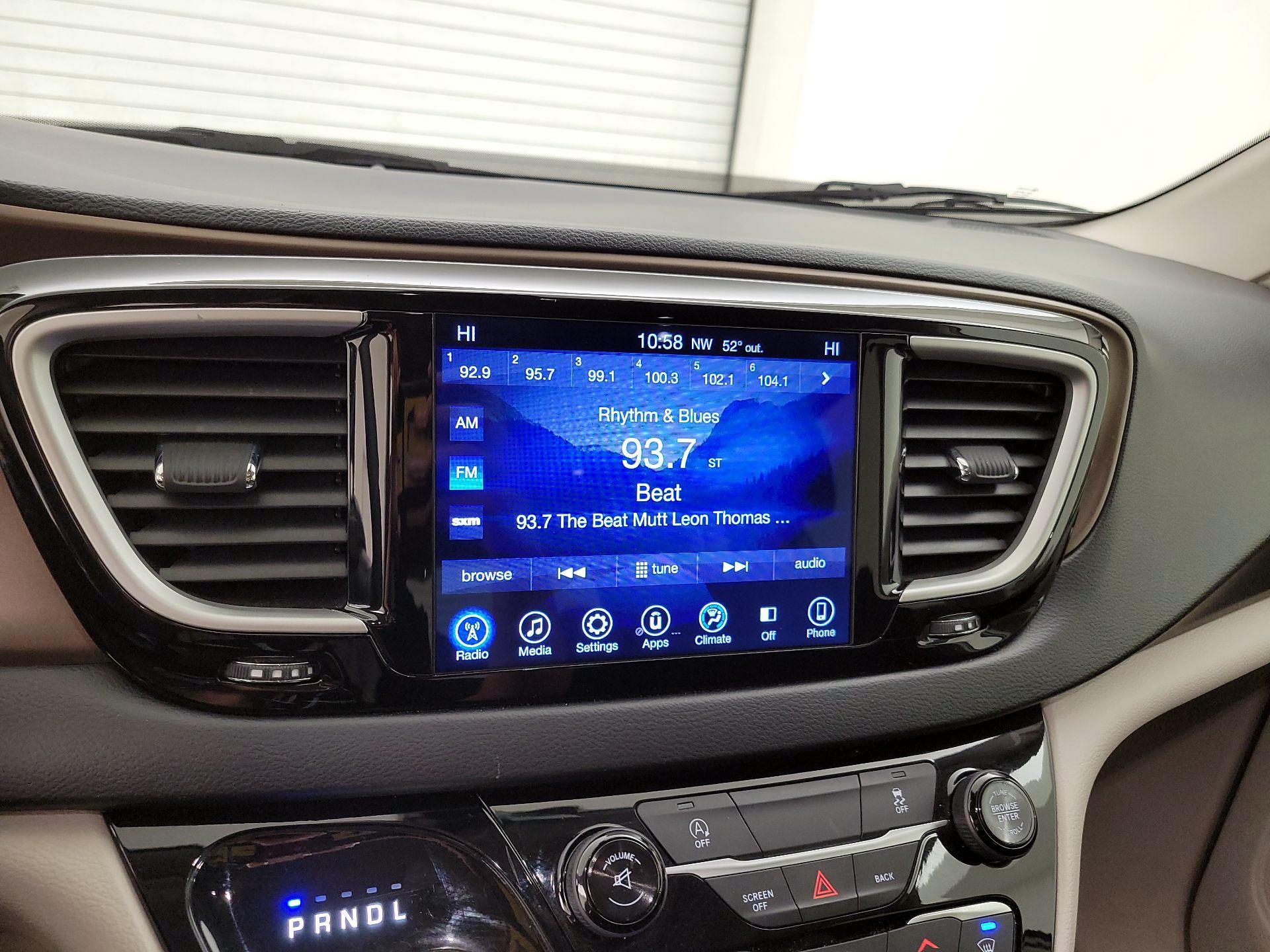 Thumbnail: 2017 Chrysler Pacifica - 15