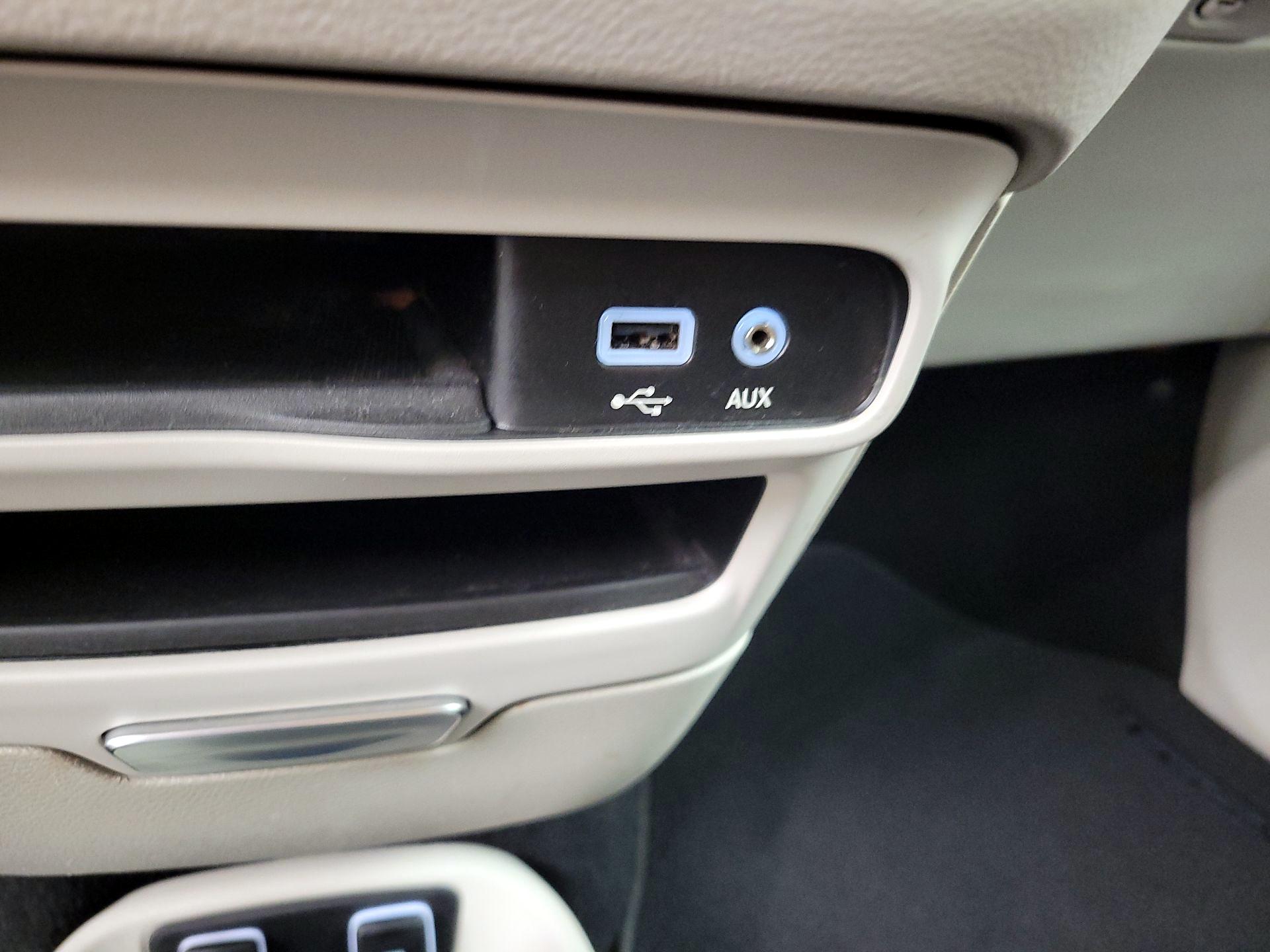 Thumbnail: 2017 Chrysler Pacifica - 18