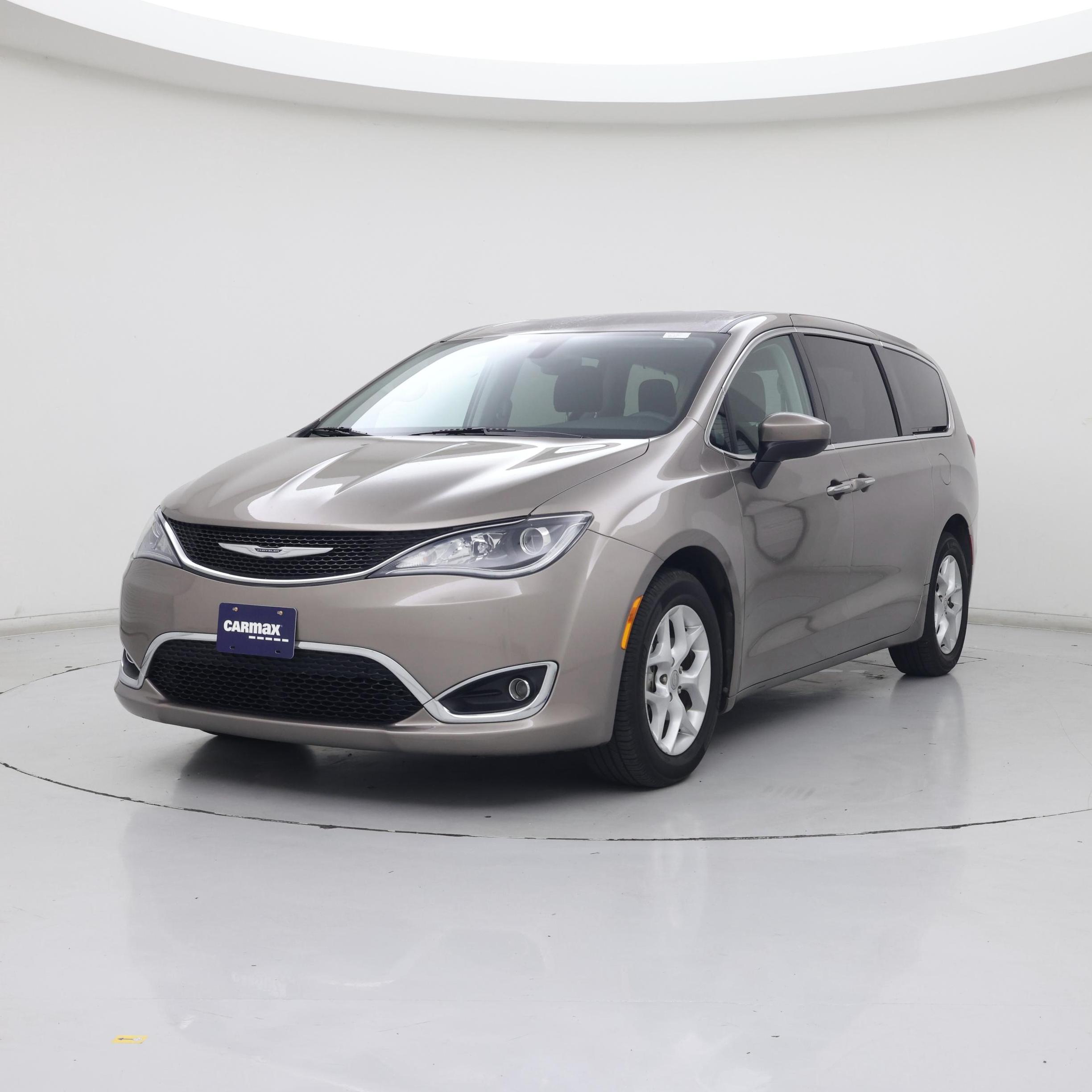Thumbnail: 2017 Chrysler Pacifica - 4
