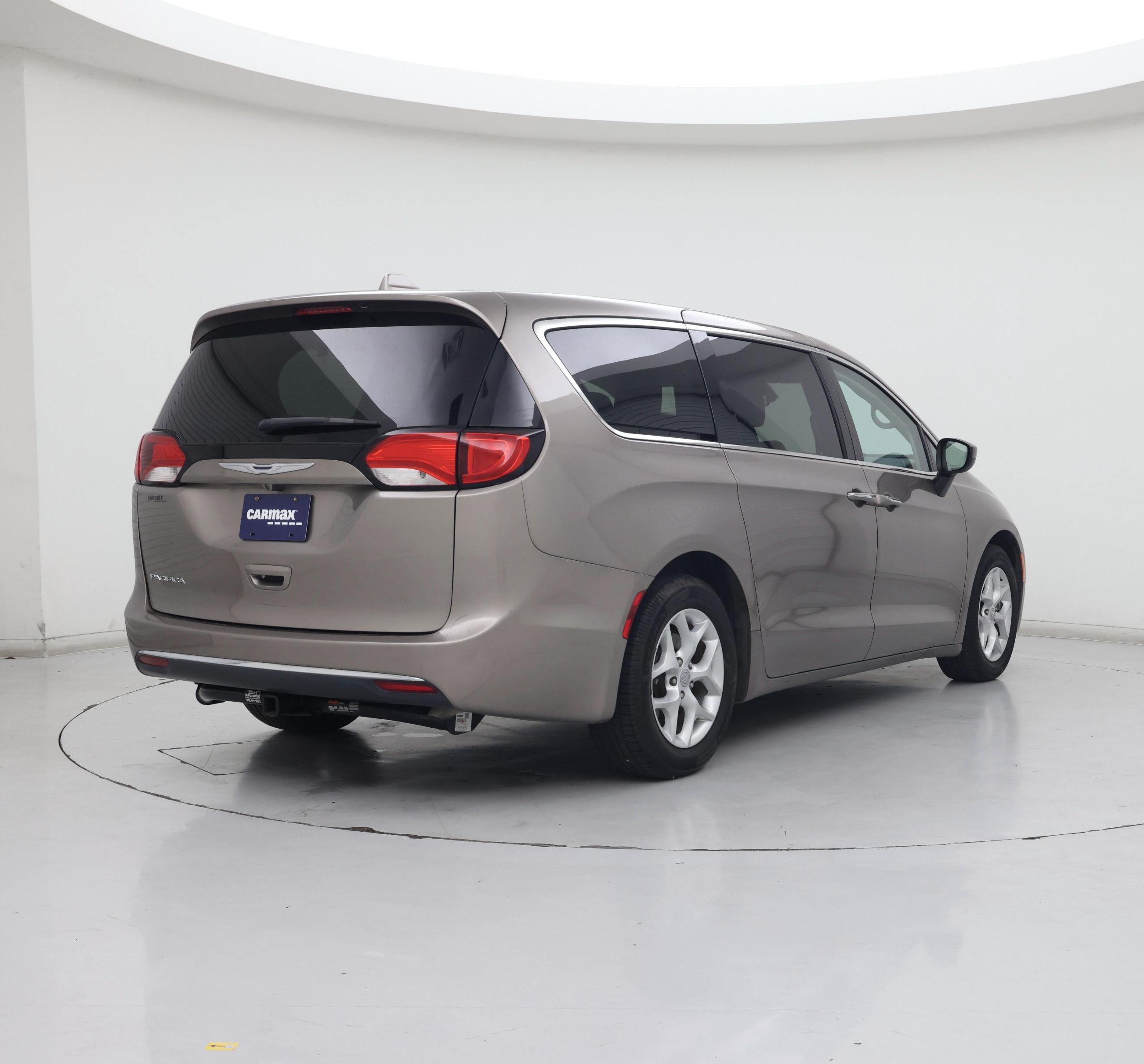 Thumbnail: 2017 Chrysler Pacifica - 8