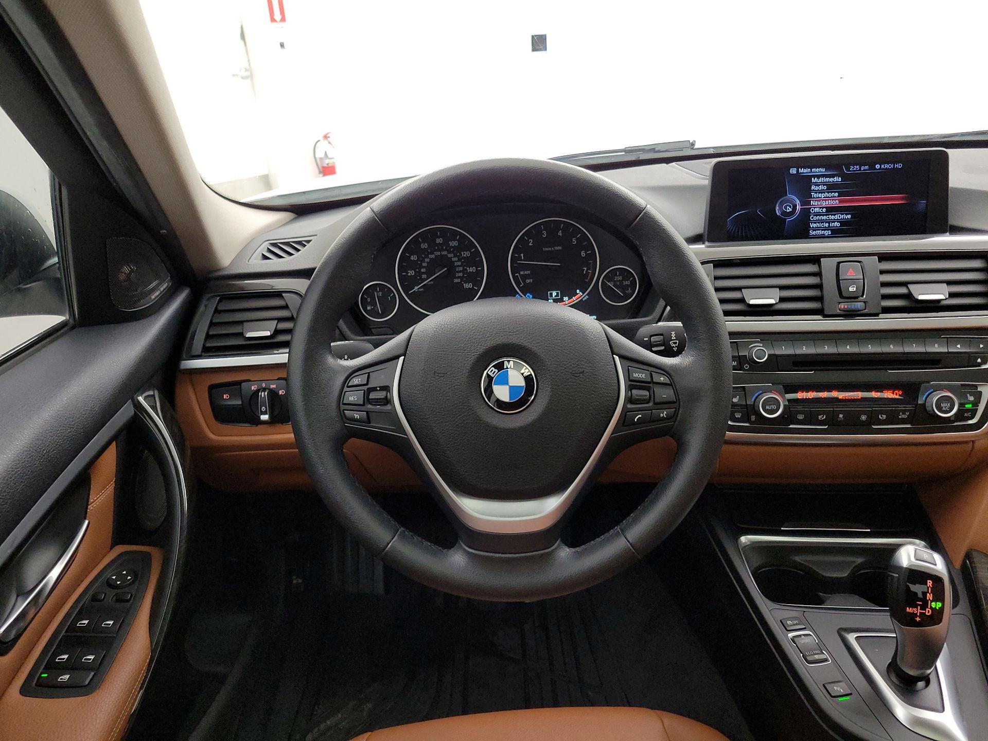 Thumbnail: 2015 BMW 3 Series - 10