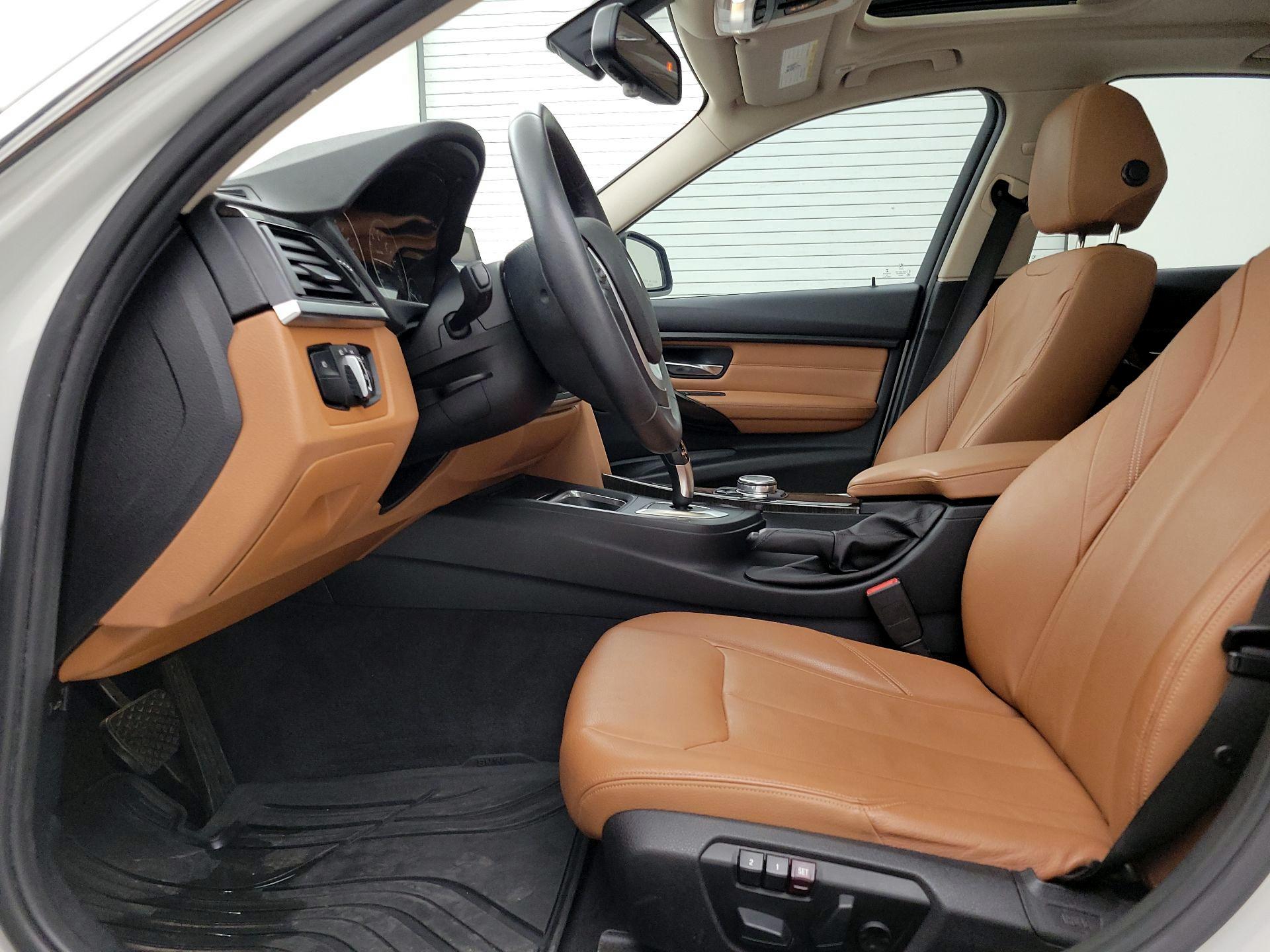 Thumbnail: 2015 BMW 3 Series - 11