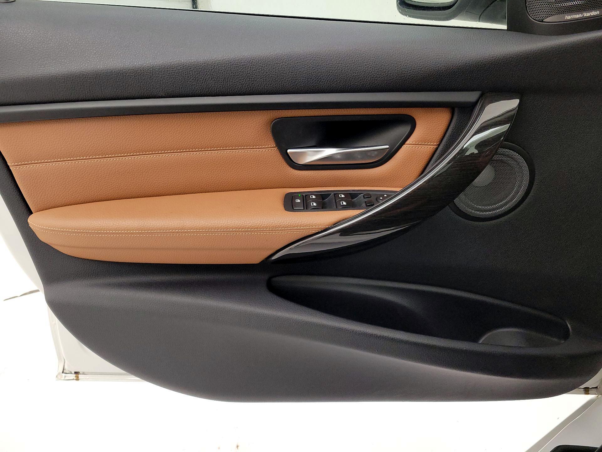 Thumbnail: 2015 BMW 3 Series - 12