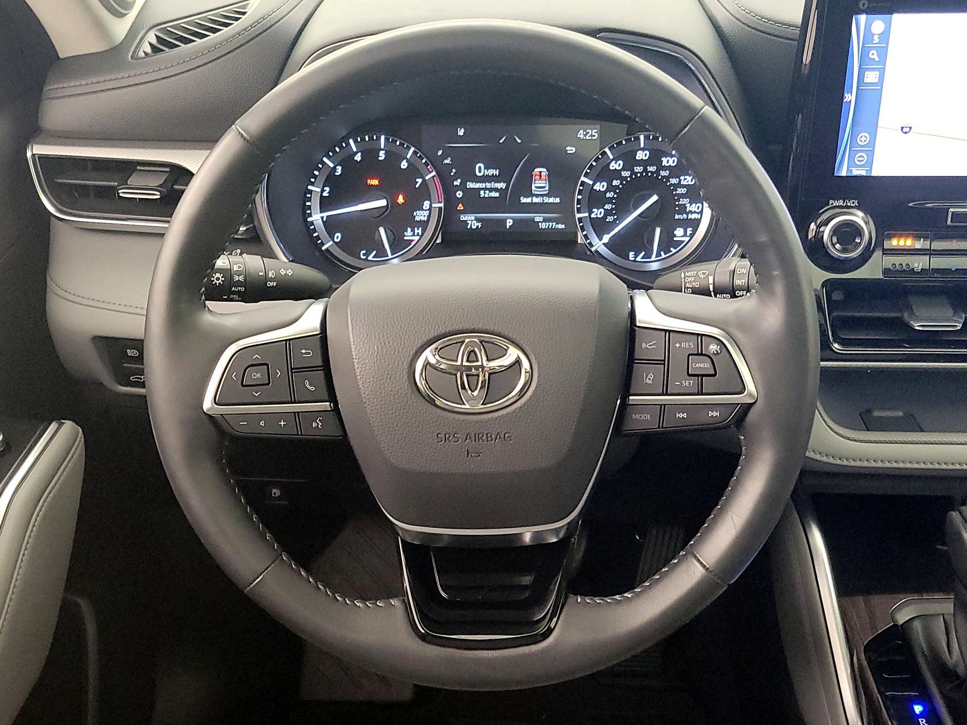 Thumbnail: 2021 Toyota Highlander - 10