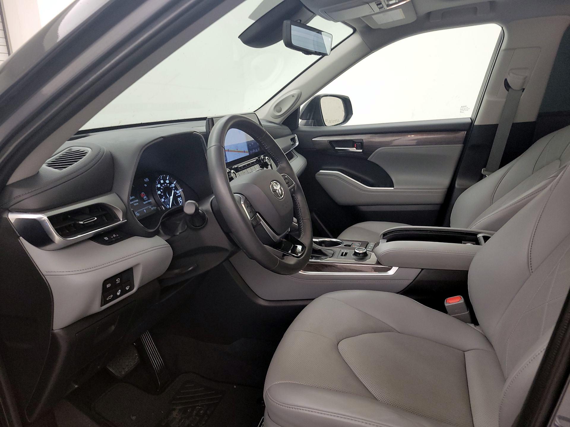 Thumbnail: 2021 Toyota Highlander - 11