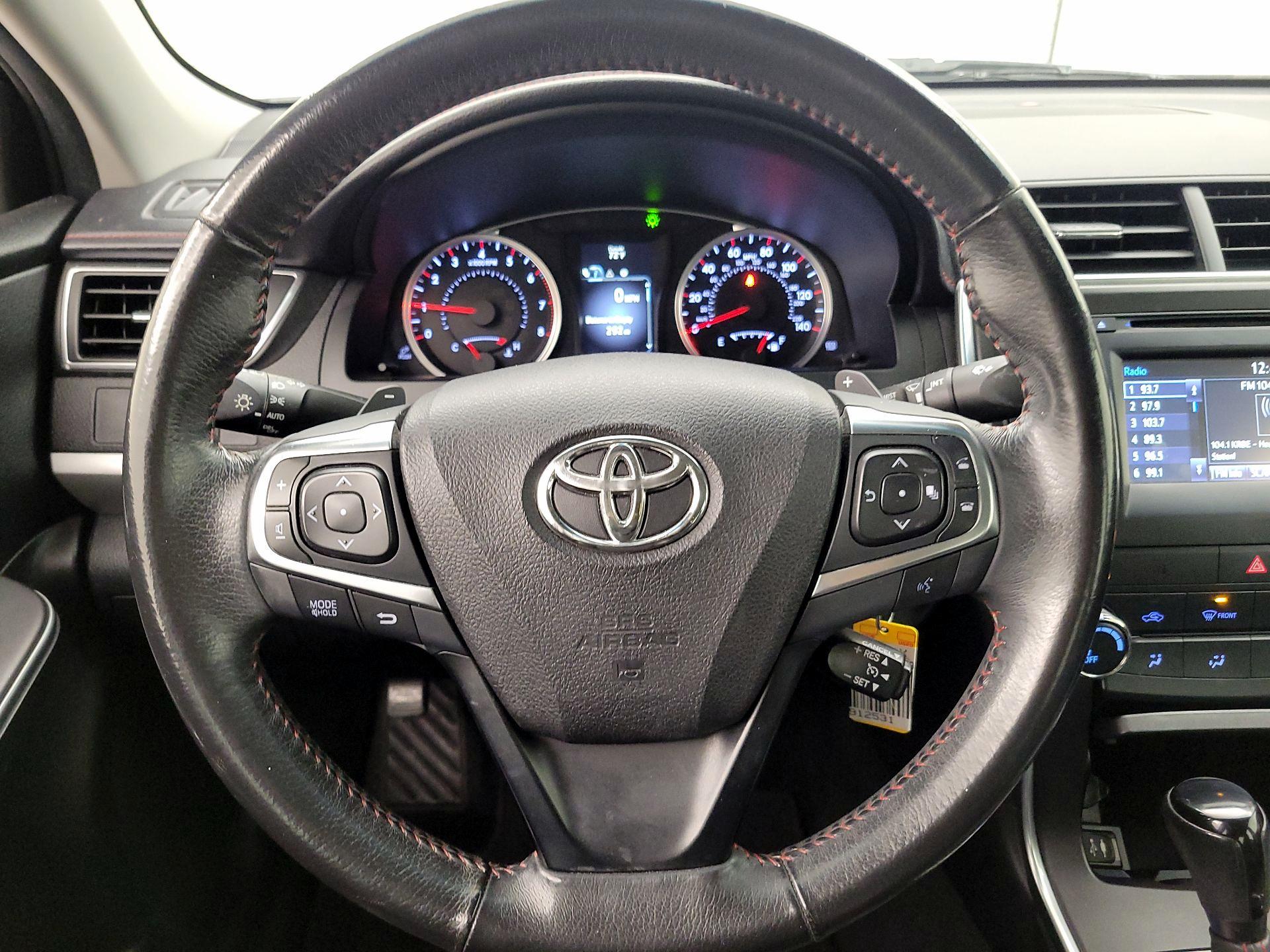 Thumbnail: 2016 Toyota Camry - 10