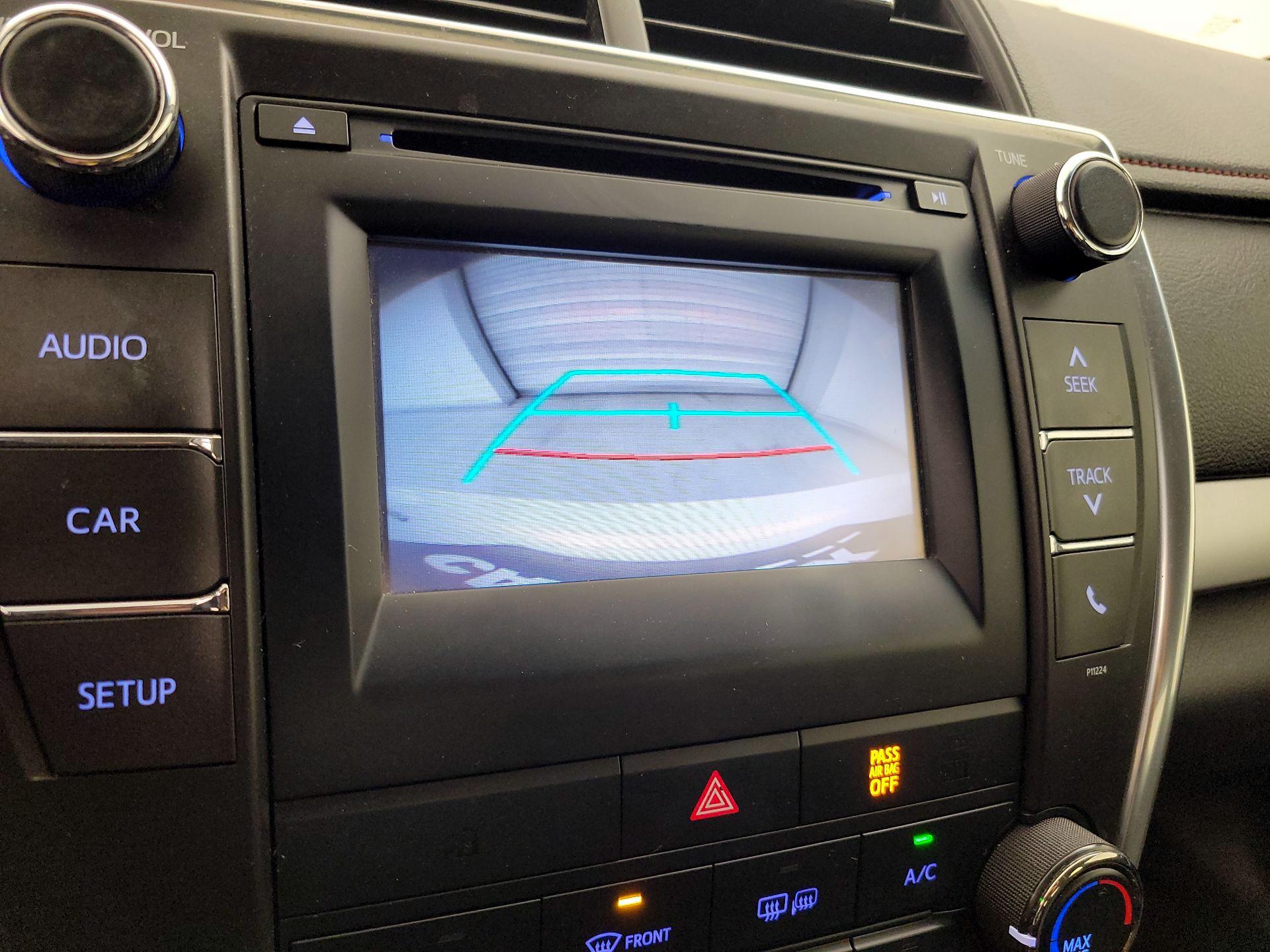Thumbnail: 2016 Toyota Camry - 14