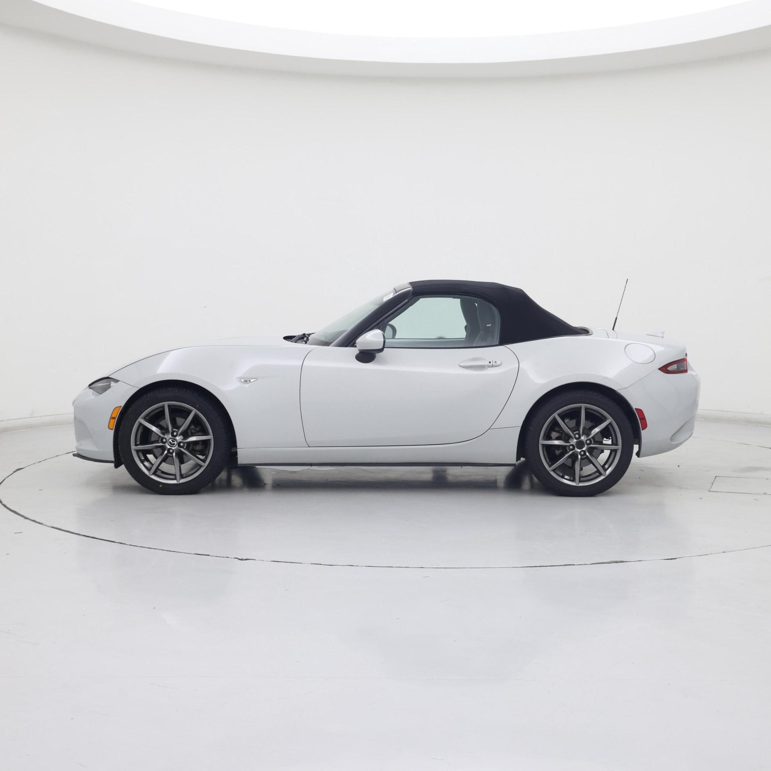 Thumbnail: 2017 Mazda MX-5 Miata - 3