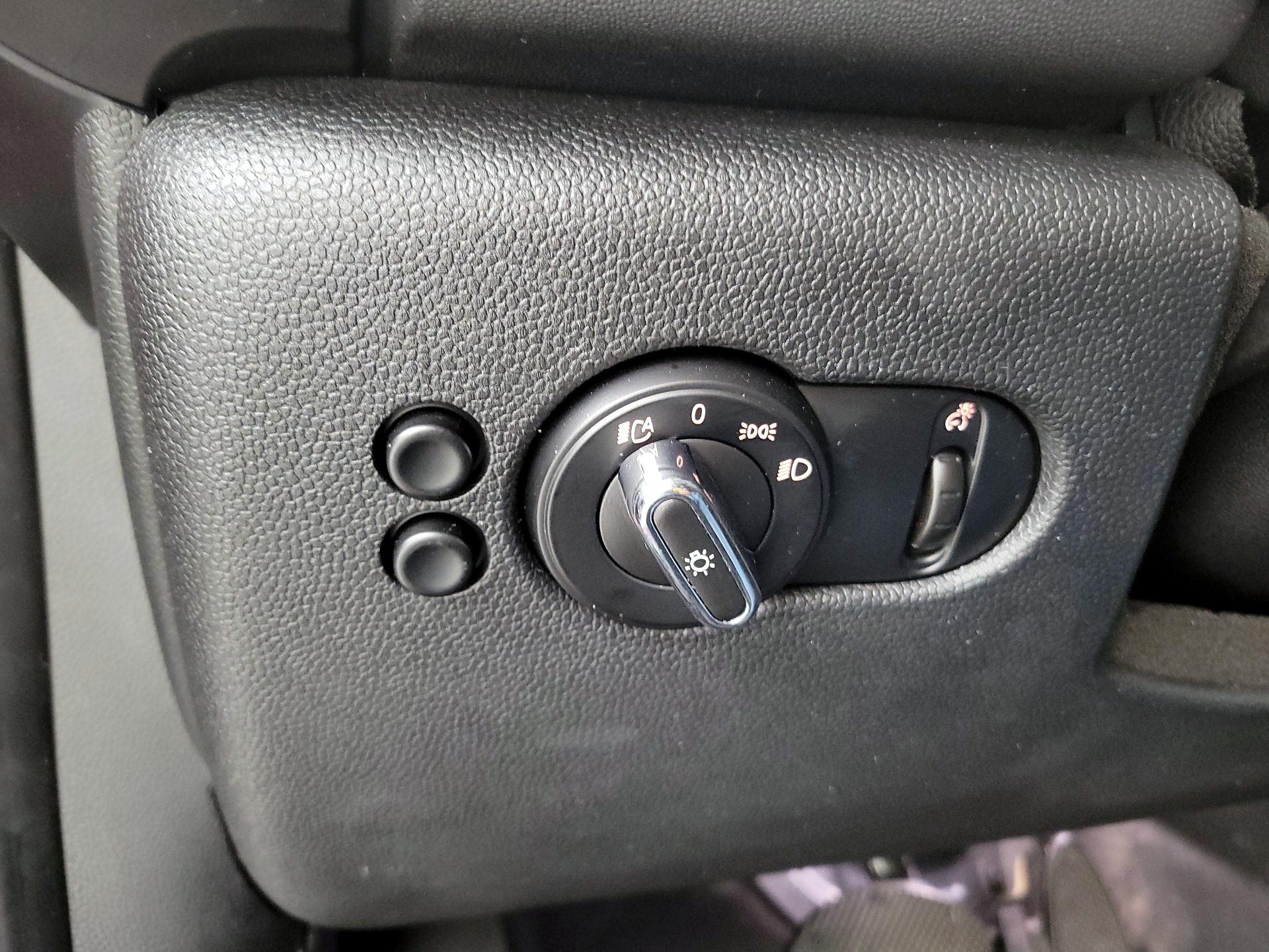 Thumbnail: 2018 MINI Cooper Hardtop - 13