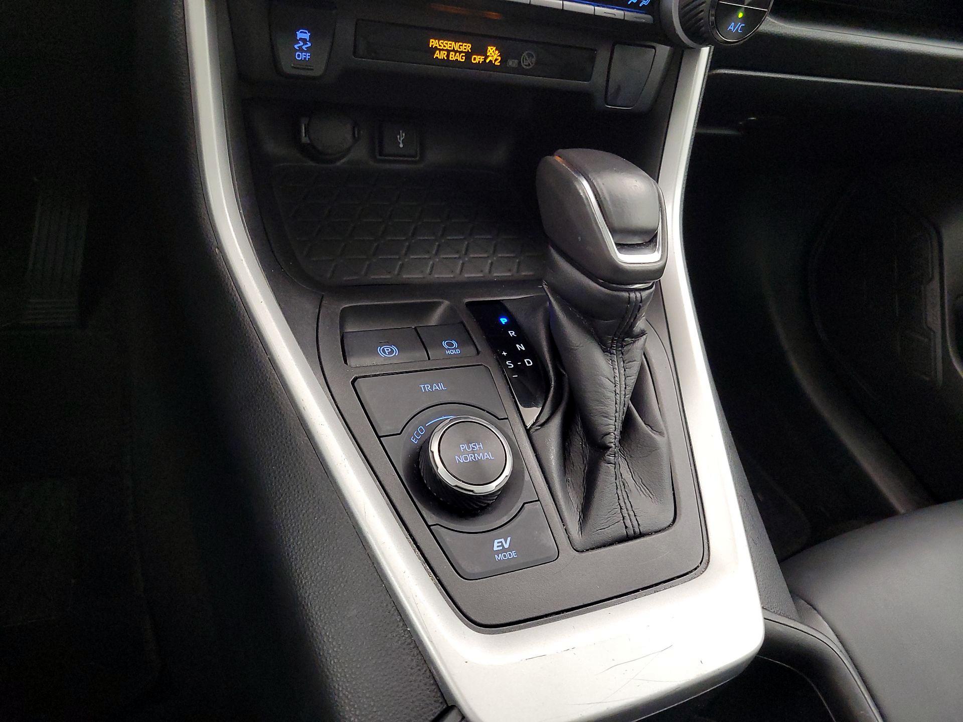 Thumbnail: 2022 Toyota RAV4 - 17